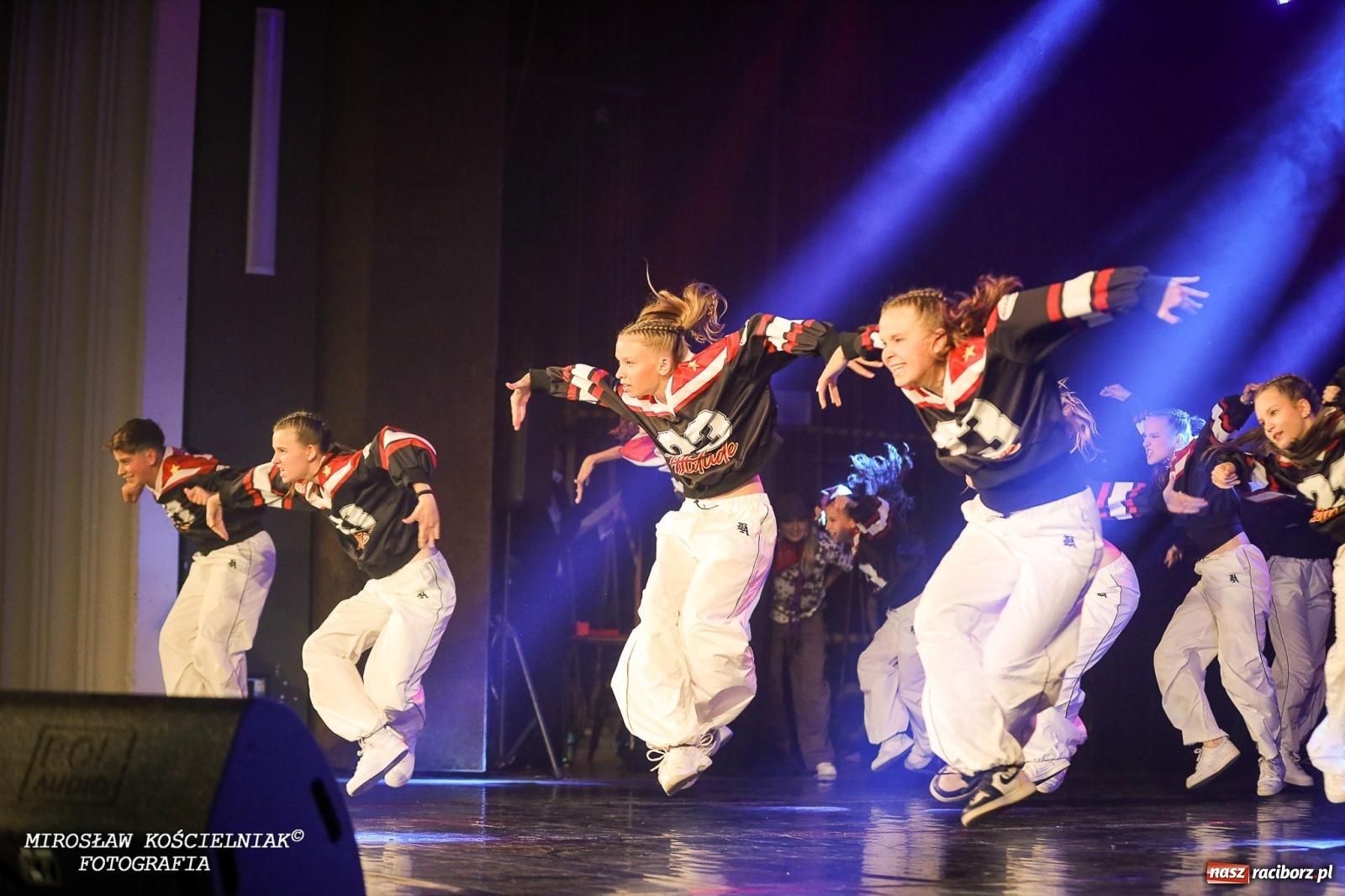 Zdjęcie w galerii na portalu naszraciborz.pl: Oscarowy blask na scenie RCK. Gala SKAZY oczarowała publiczność wiadomości z regionu