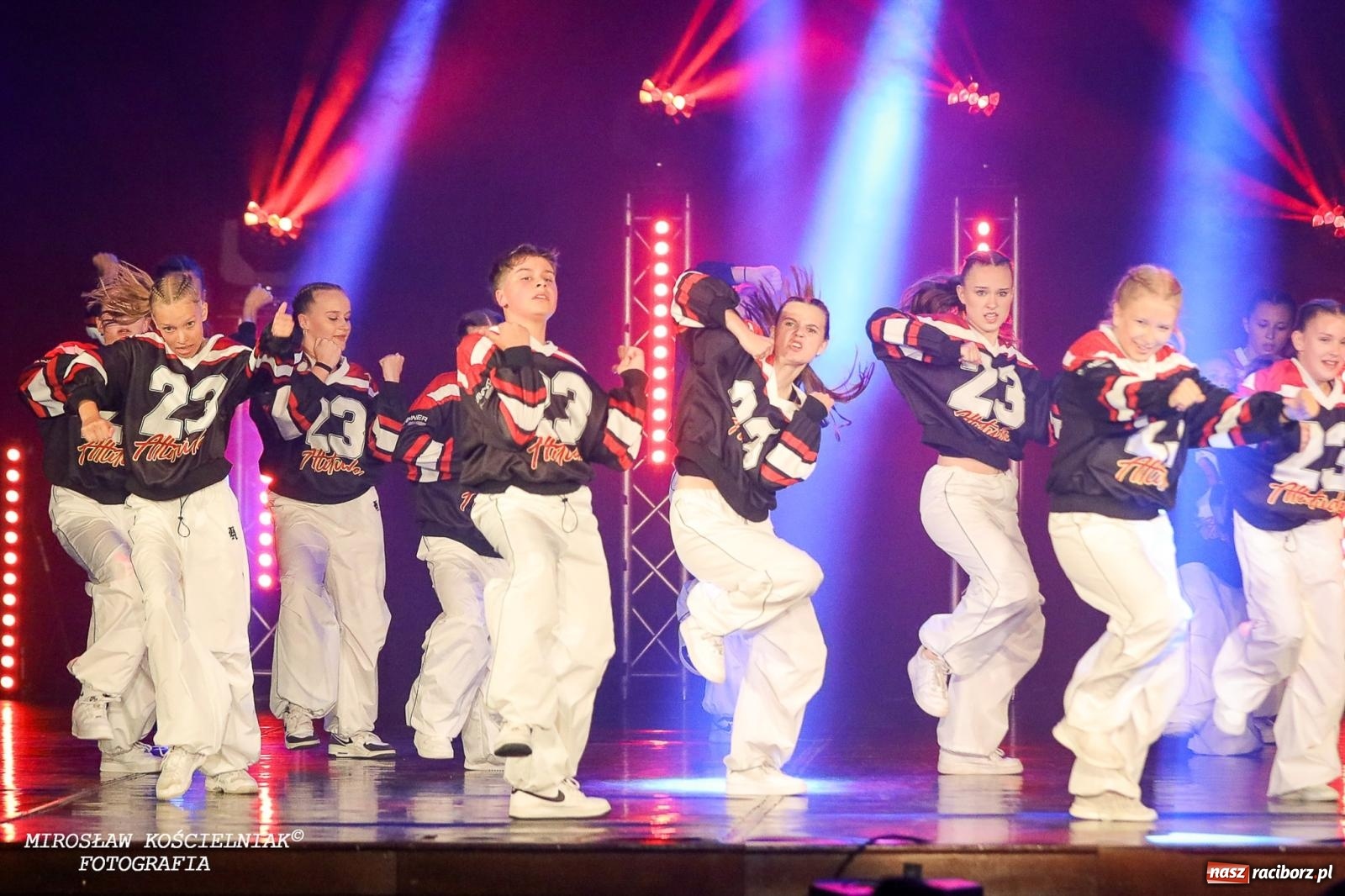 Zdjęcie w galerii na portalu naszraciborz.pl: Oscarowy blask na scenie RCK. Gala SKAZY oczarowała publiczność wiadomości z regionu