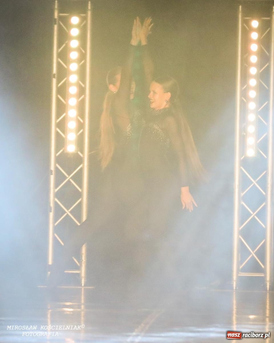 Zdjęcie w galerii na portalu naszraciborz.pl: Oscarowy blask na scenie RCK. Gala SKAZY oczarowała publiczność wiadomości z regionu