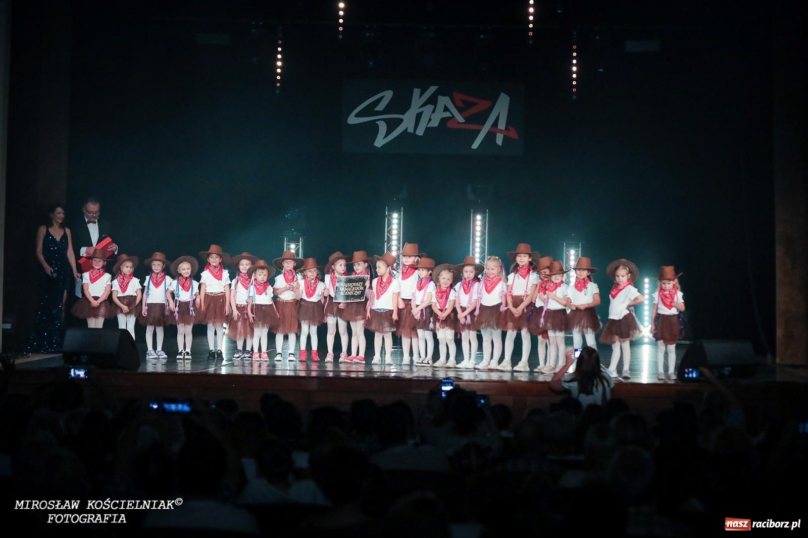 Zdjęcie w galerii na portalu naszraciborz.pl: Oscarowy blask na scenie RCK. Gala SKAZY oczarowała publiczność wiadomości z regionu