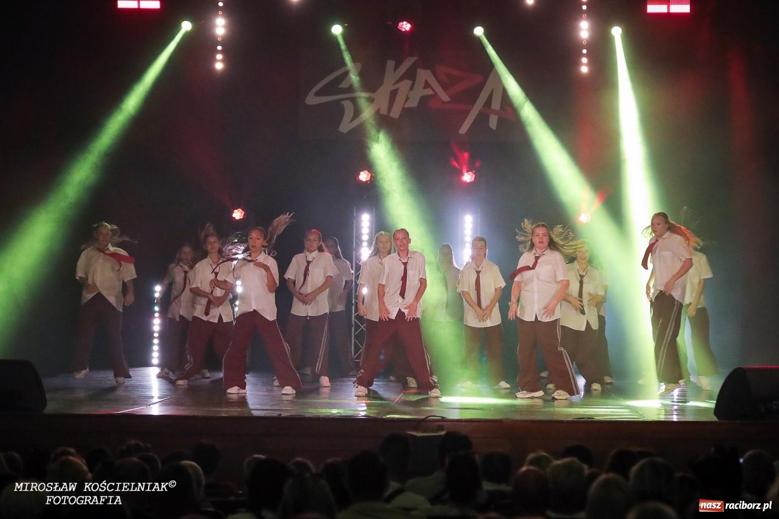 Zdjęcie w galerii na portalu naszraciborz.pl: Oscarowy blask na scenie RCK. Gala SKAZY oczarowała publiczność wiadomości z regionu