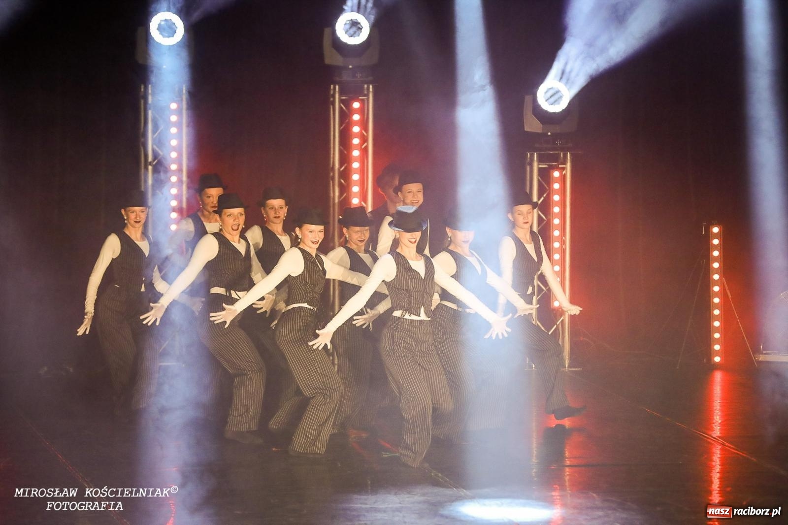 Zdjęcie w galerii na portalu naszraciborz.pl: Oscarowy blask na scenie RCK. Gala SKAZY oczarowała publiczność wiadomości z regionu