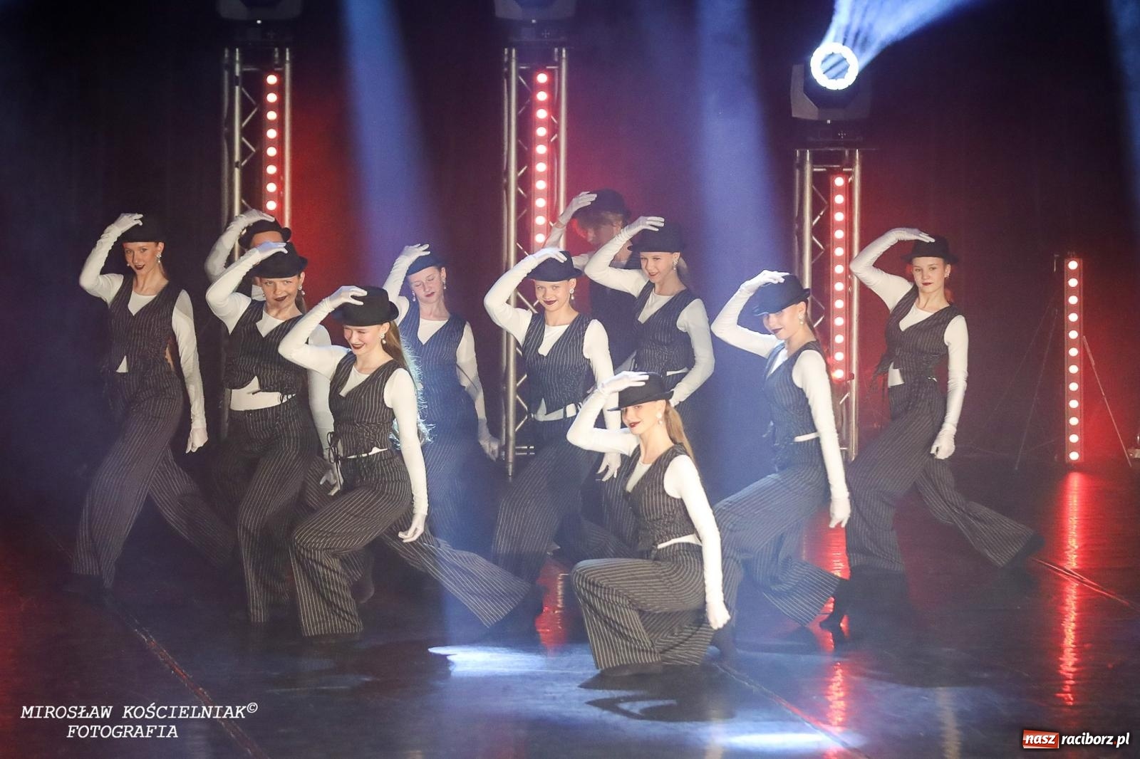 Zdjęcie w galerii na portalu naszraciborz.pl: Oscarowy blask na scenie RCK. Gala SKAZY oczarowała publiczność wiadomości z regionu