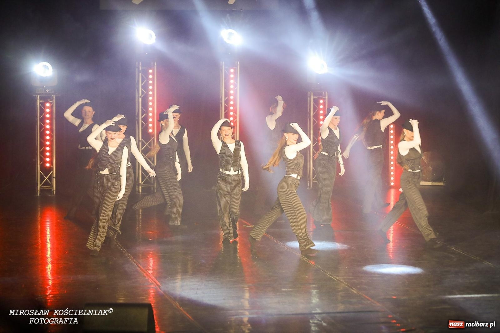 Zdjęcie w galerii na portalu naszraciborz.pl: Oscarowy blask na scenie RCK. Gala SKAZY oczarowała publiczność wiadomości z regionu