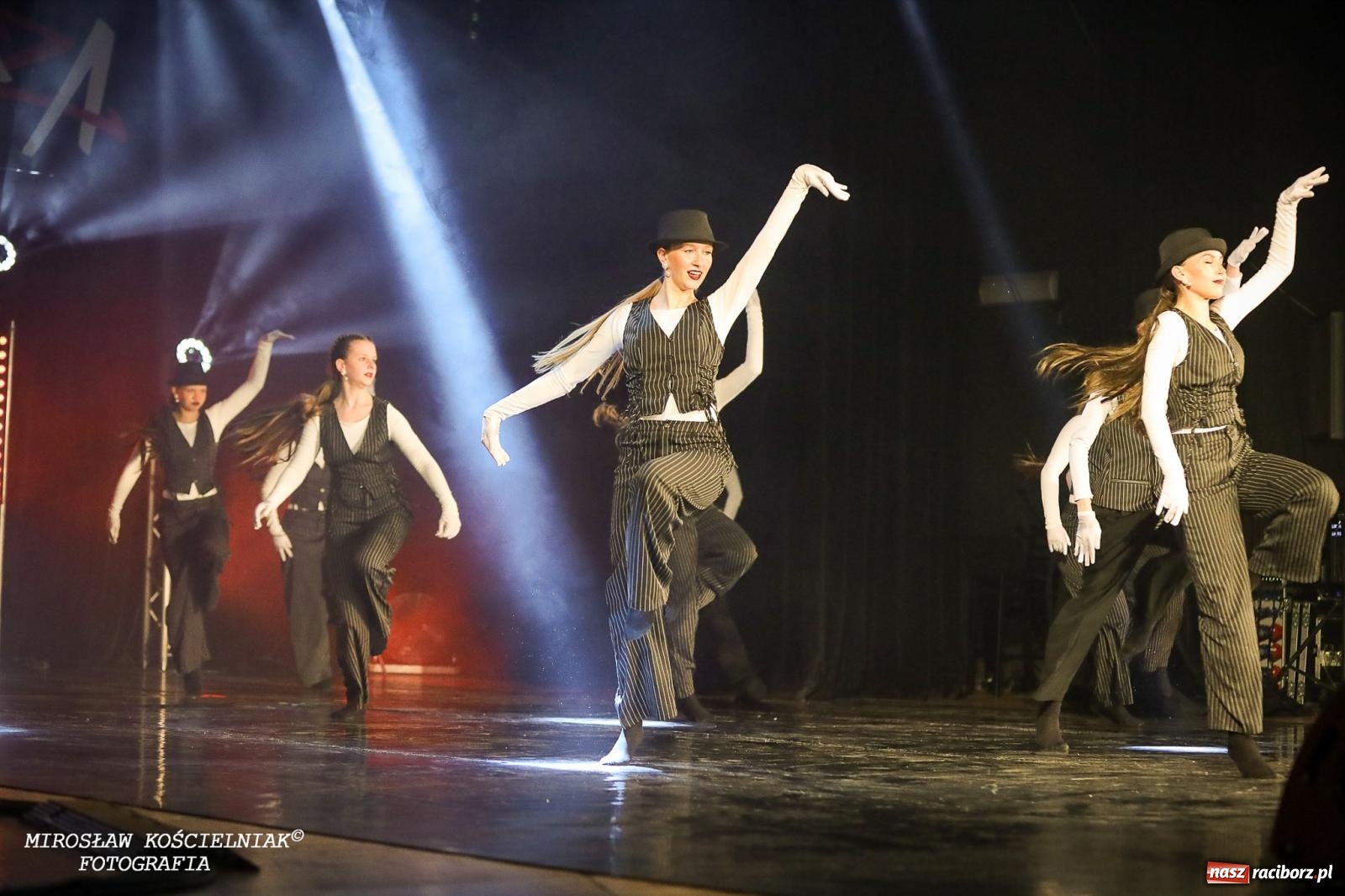 Zdjęcie w galerii na portalu naszraciborz.pl: Oscarowy blask na scenie RCK. Gala SKAZY oczarowała publiczność wiadomości z regionu
