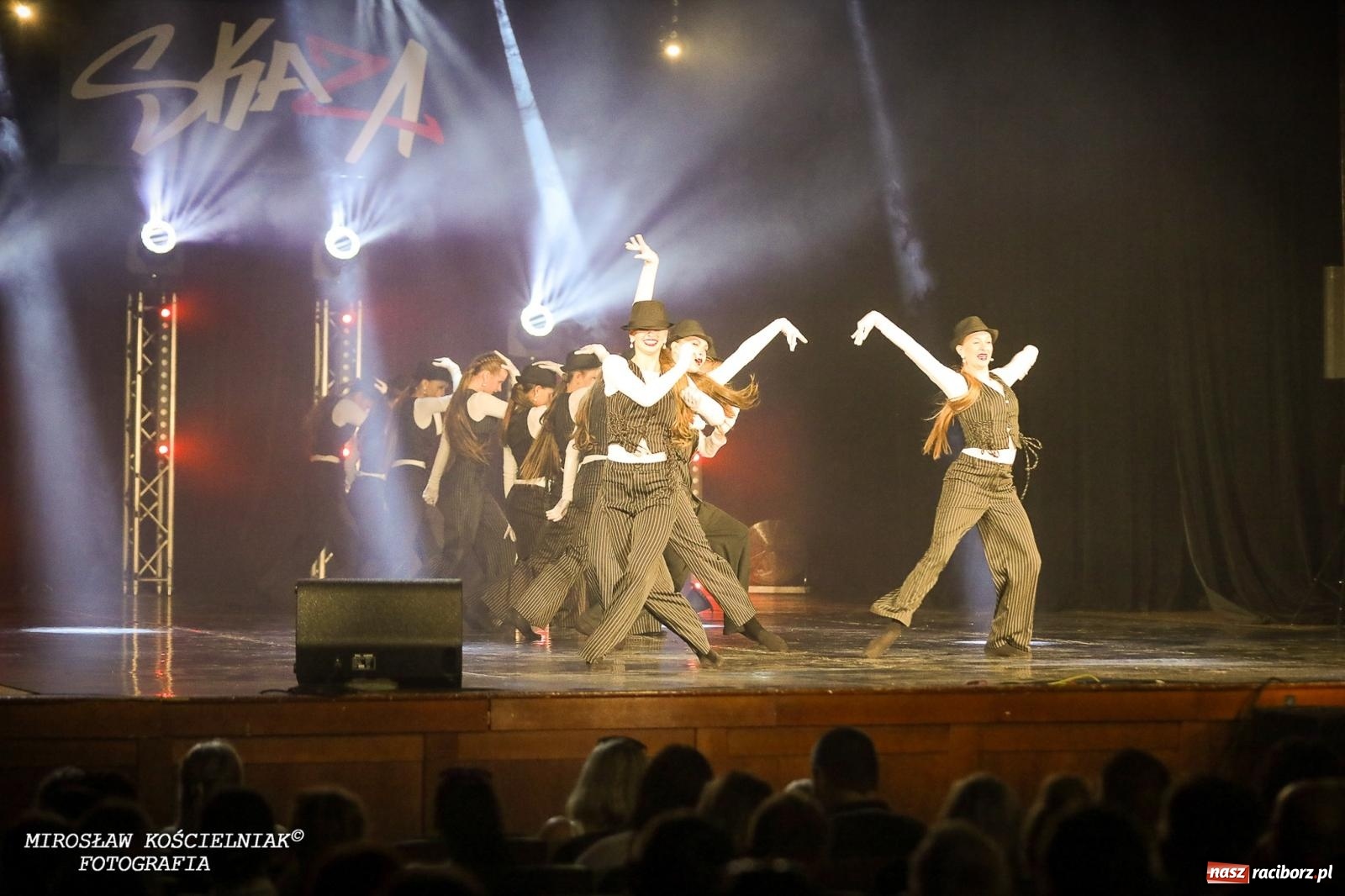 Zdjęcie w galerii na portalu naszraciborz.pl: Oscarowy blask na scenie RCK. Gala SKAZY oczarowała publiczność wiadomości z regionu