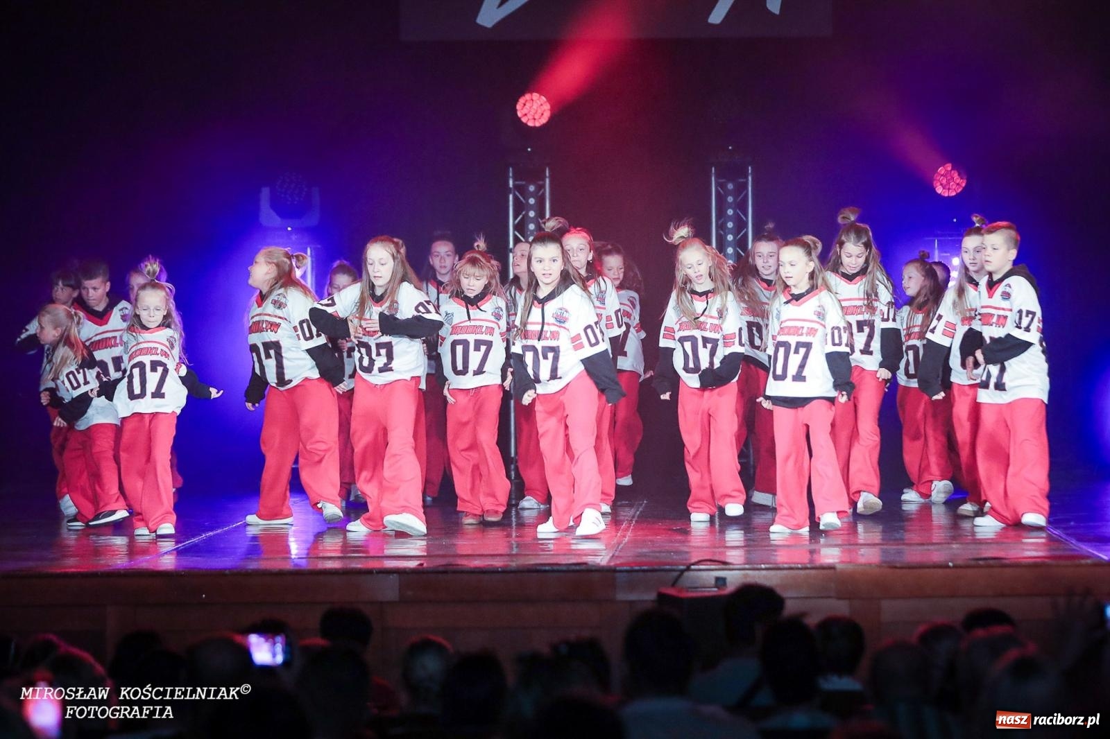 Zdjęcie w galerii na portalu naszraciborz.pl: Oscarowy blask na scenie RCK. Gala SKAZY oczarowała publiczność wiadomości z regionu