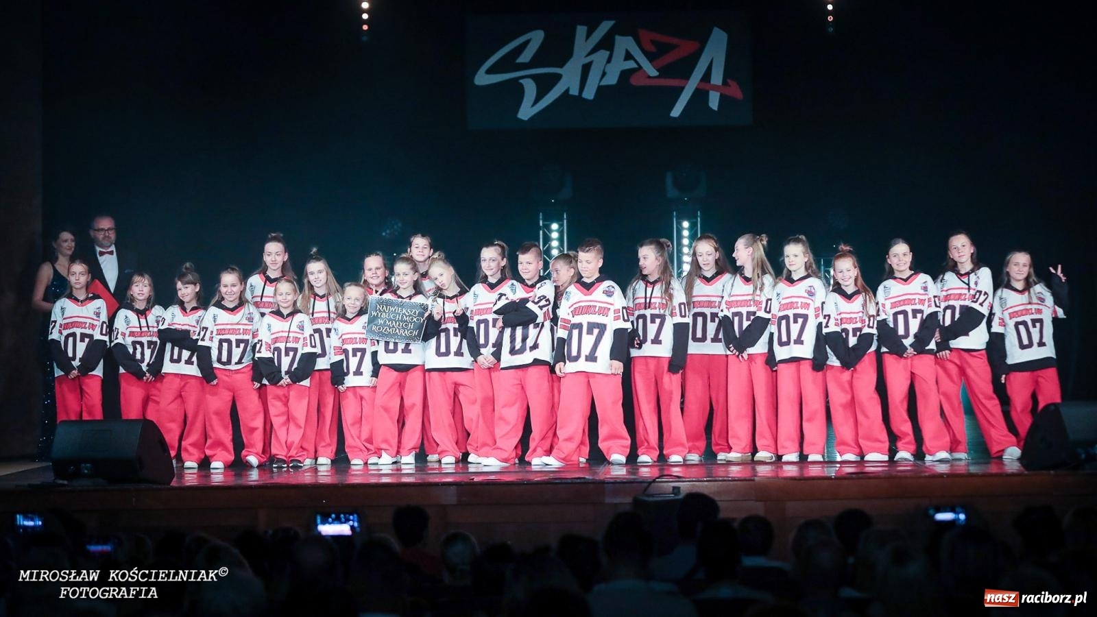 Zdjęcie w galerii na portalu naszraciborz.pl: Oscarowy blask na scenie RCK. Gala SKAZY oczarowała publiczność wiadomości z regionu