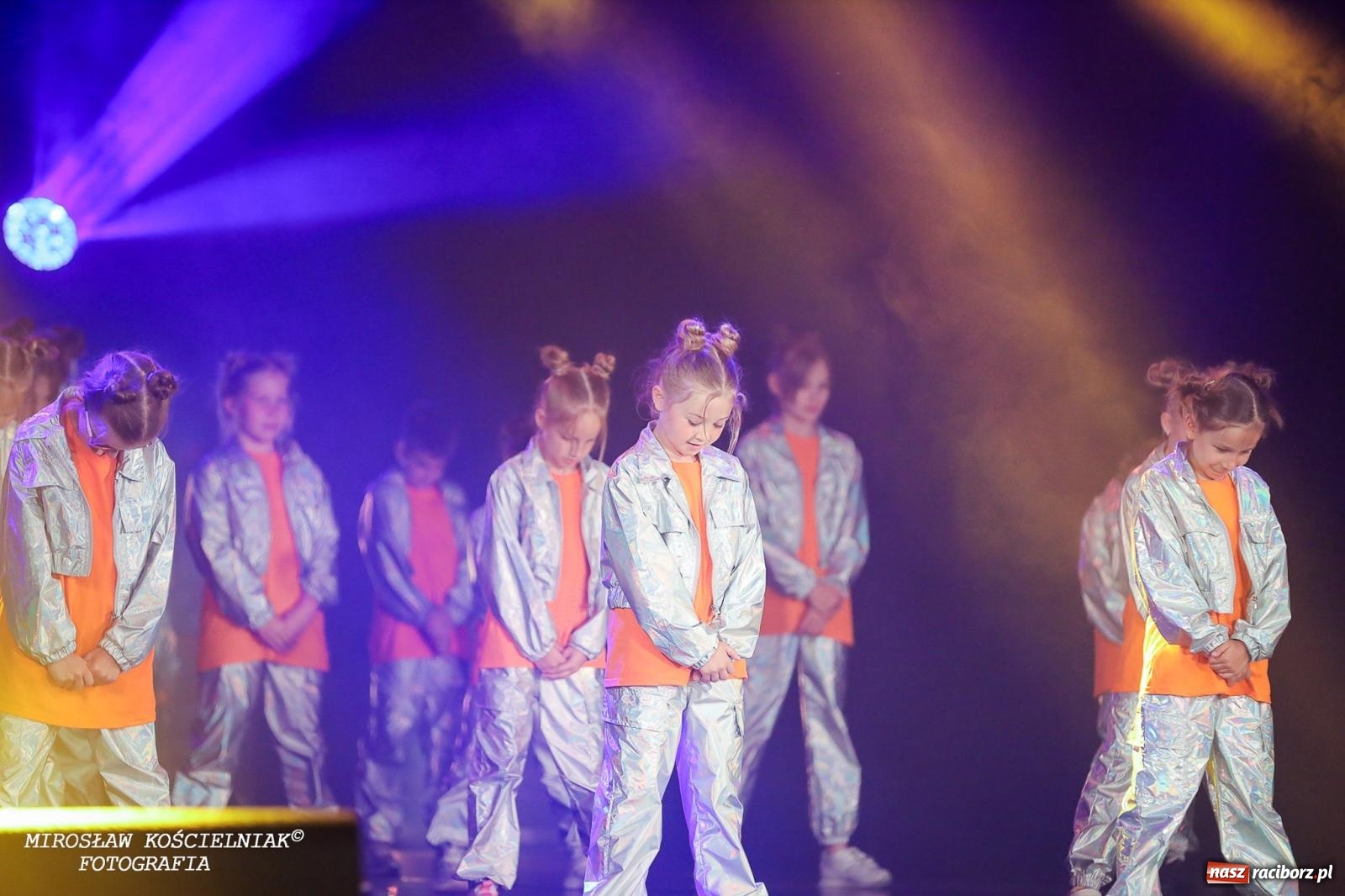 Zdjęcie w galerii na portalu naszraciborz.pl: Oscarowy blask na scenie RCK. Gala SKAZY oczarowała publiczność wiadomości z regionu