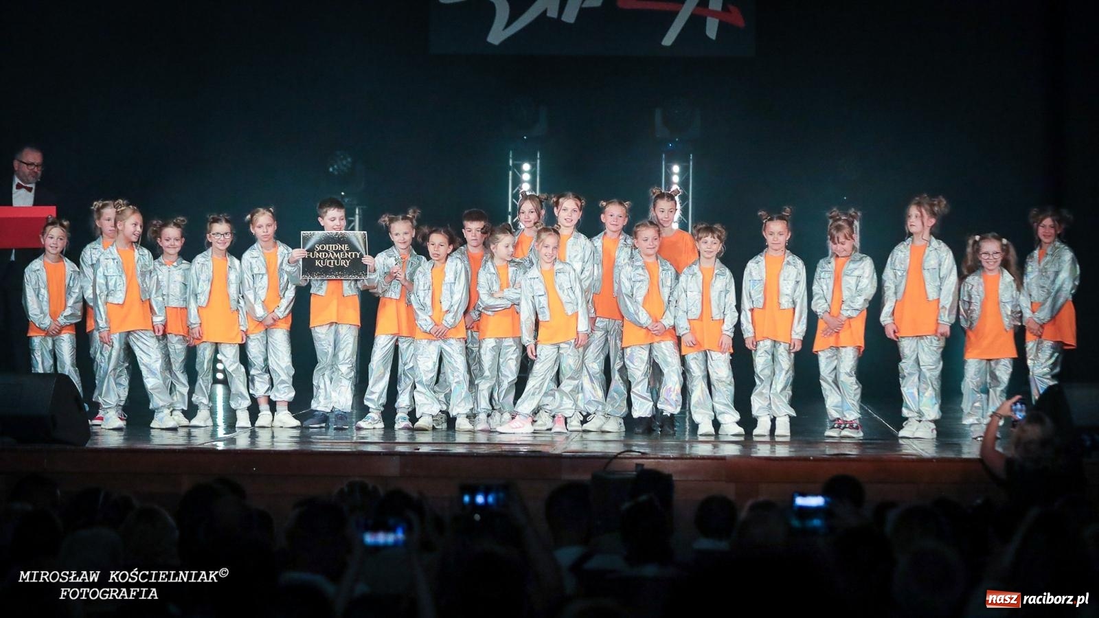 Zdjęcie w galerii na portalu naszraciborz.pl: Oscarowy blask na scenie RCK. Gala SKAZY oczarowała publiczność wiadomości z regionu