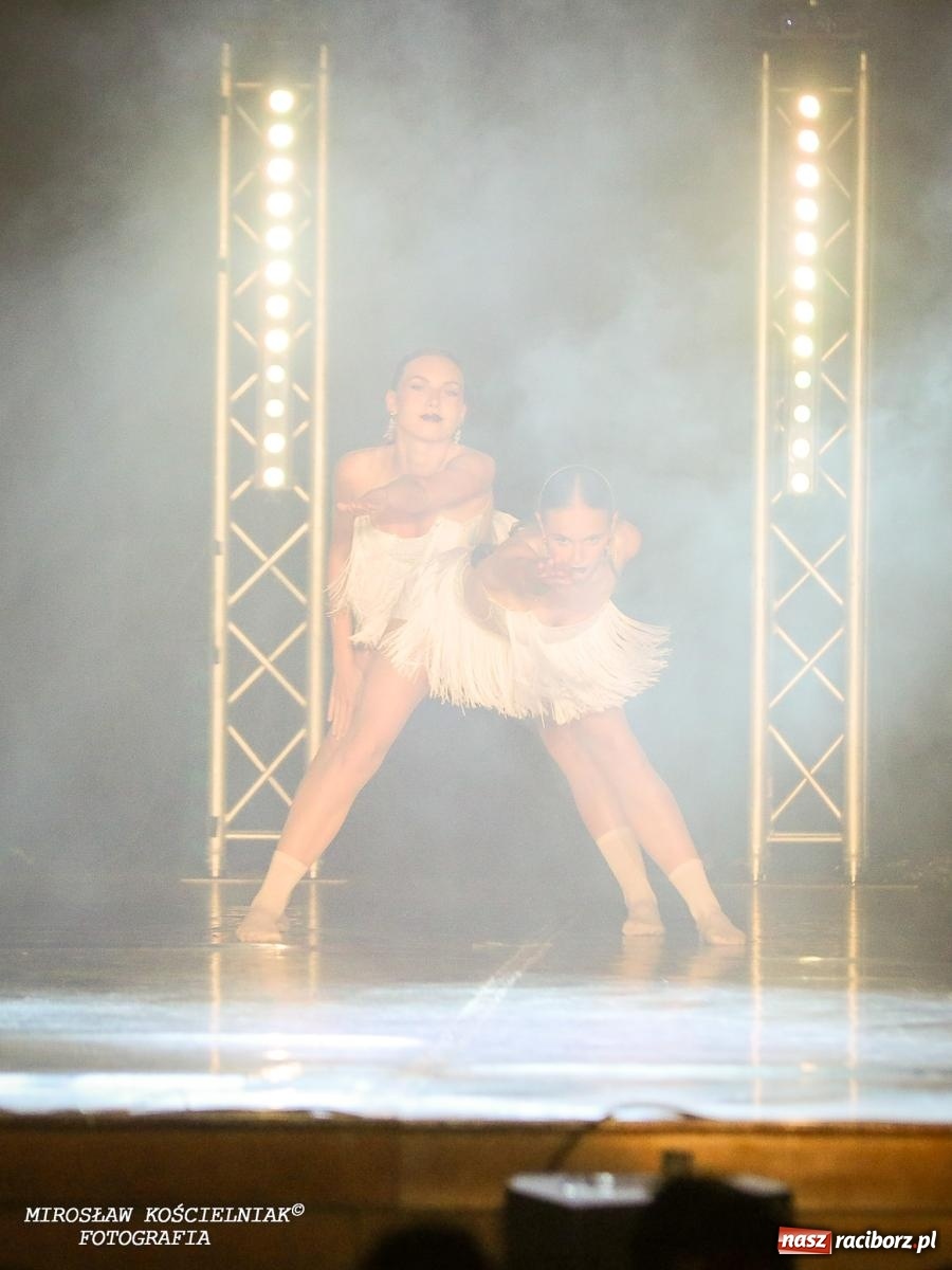 Zdjęcie w galerii na portalu naszraciborz.pl: Oscarowy blask na scenie RCK. Gala SKAZY oczarowała publiczność wiadomości z regionu