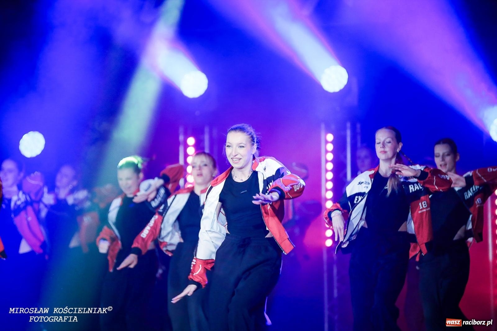 Zdjęcie w galerii na portalu naszraciborz.pl: Oscarowy blask na scenie RCK. Gala SKAZY oczarowała publiczność wiadomości z regionu
