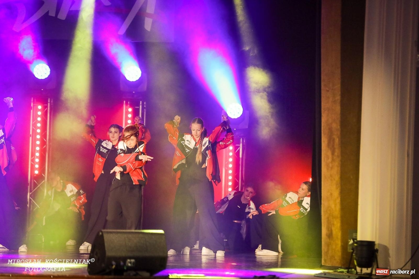 Zdjęcie w galerii na portalu naszraciborz.pl: Oscarowy blask na scenie RCK. Gala SKAZY oczarowała publiczność wiadomości z regionu