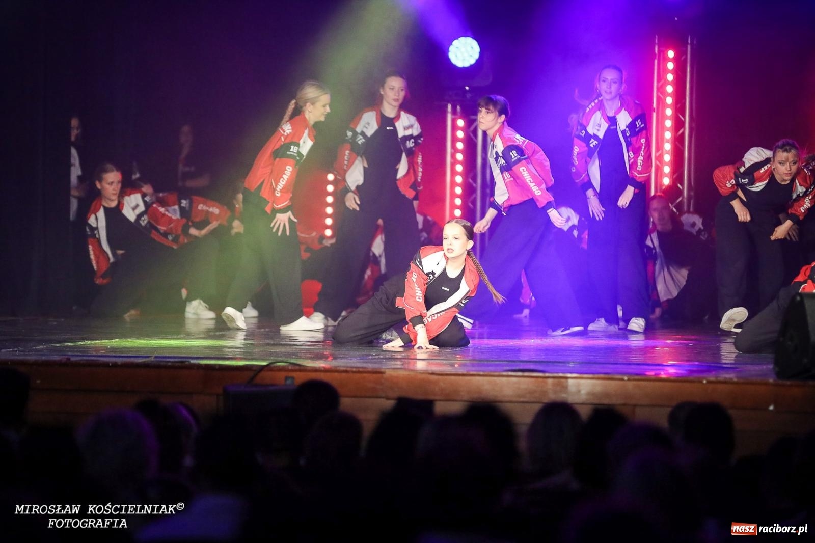 Zdjęcie w galerii na portalu naszraciborz.pl: Oscarowy blask na scenie RCK. Gala SKAZY oczarowała publiczność wiadomości z regionu