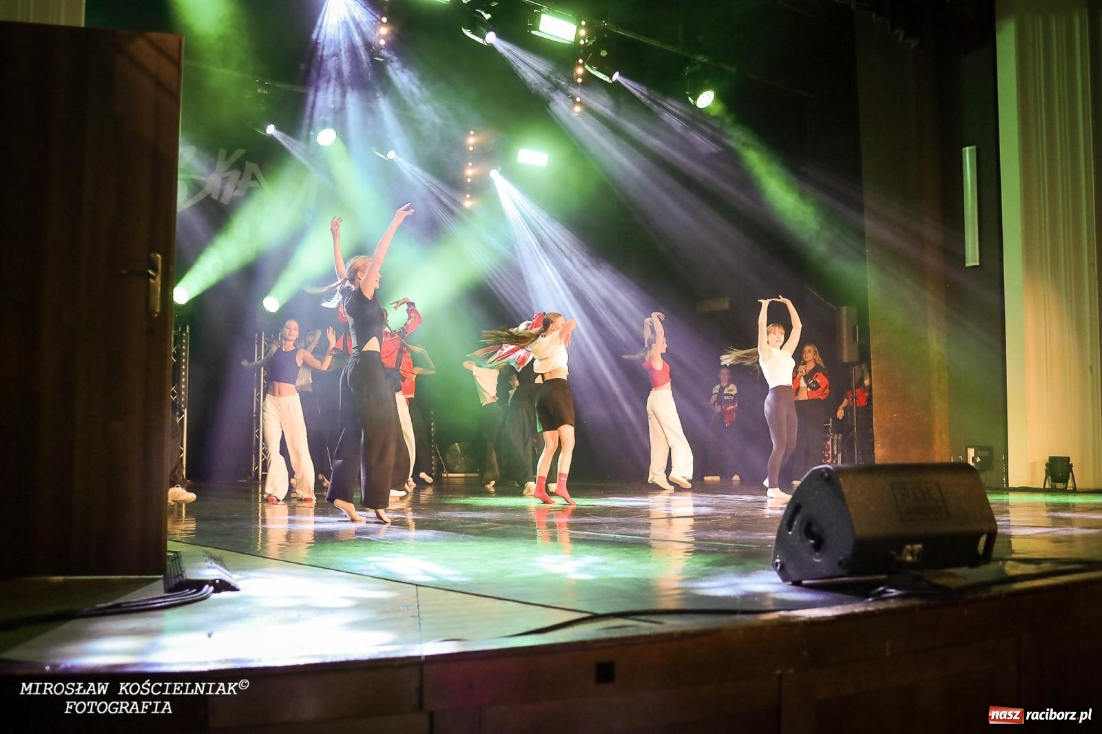 Zdjęcie w galerii na portalu naszraciborz.pl: Oscarowy blask na scenie RCK. Gala SKAZY oczarowała publiczność wiadomości z regionu