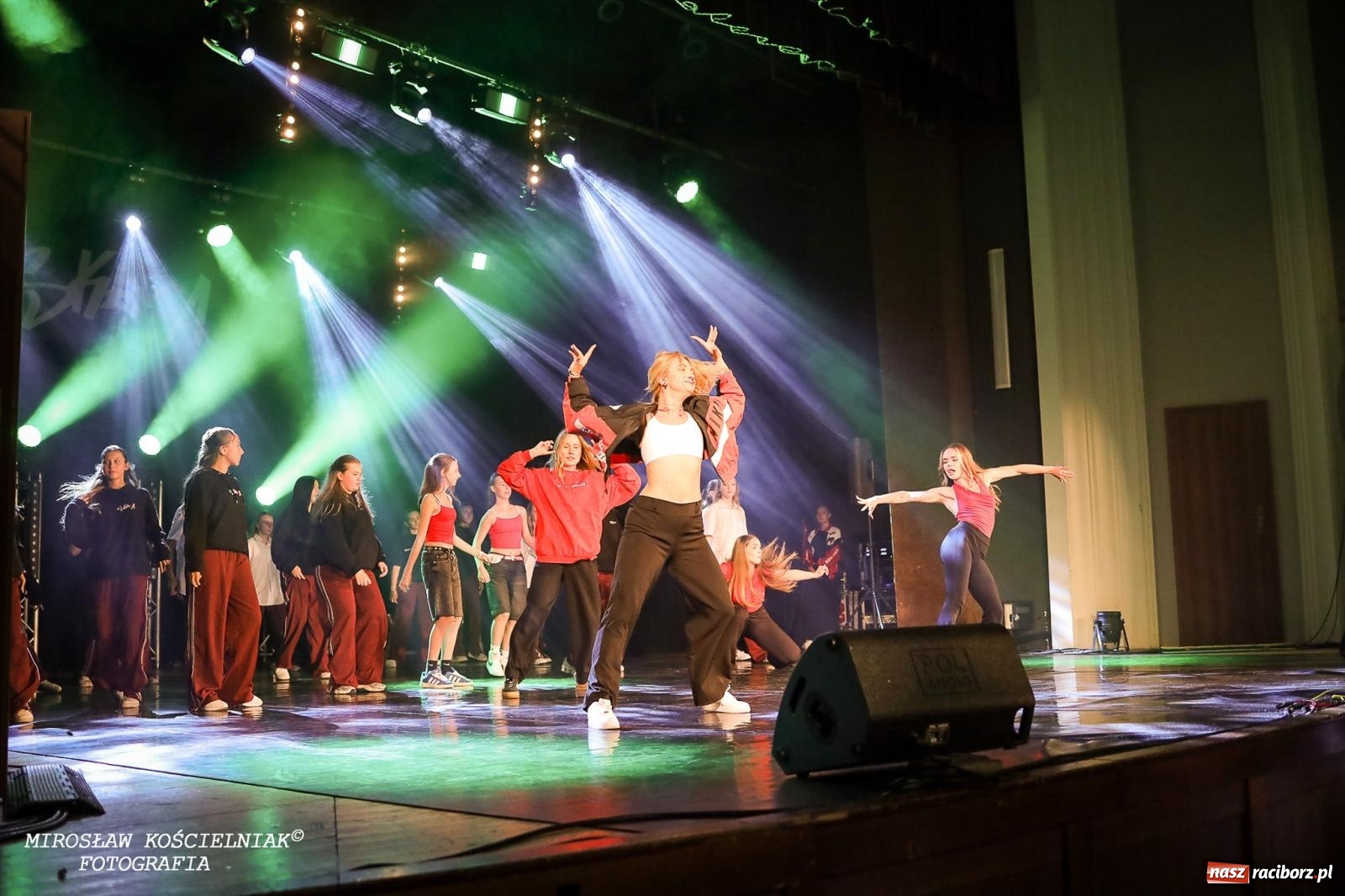 Zdjęcie w galerii na portalu naszraciborz.pl: Oscarowy blask na scenie RCK. Gala SKAZY oczarowała publiczność wiadomości z regionu