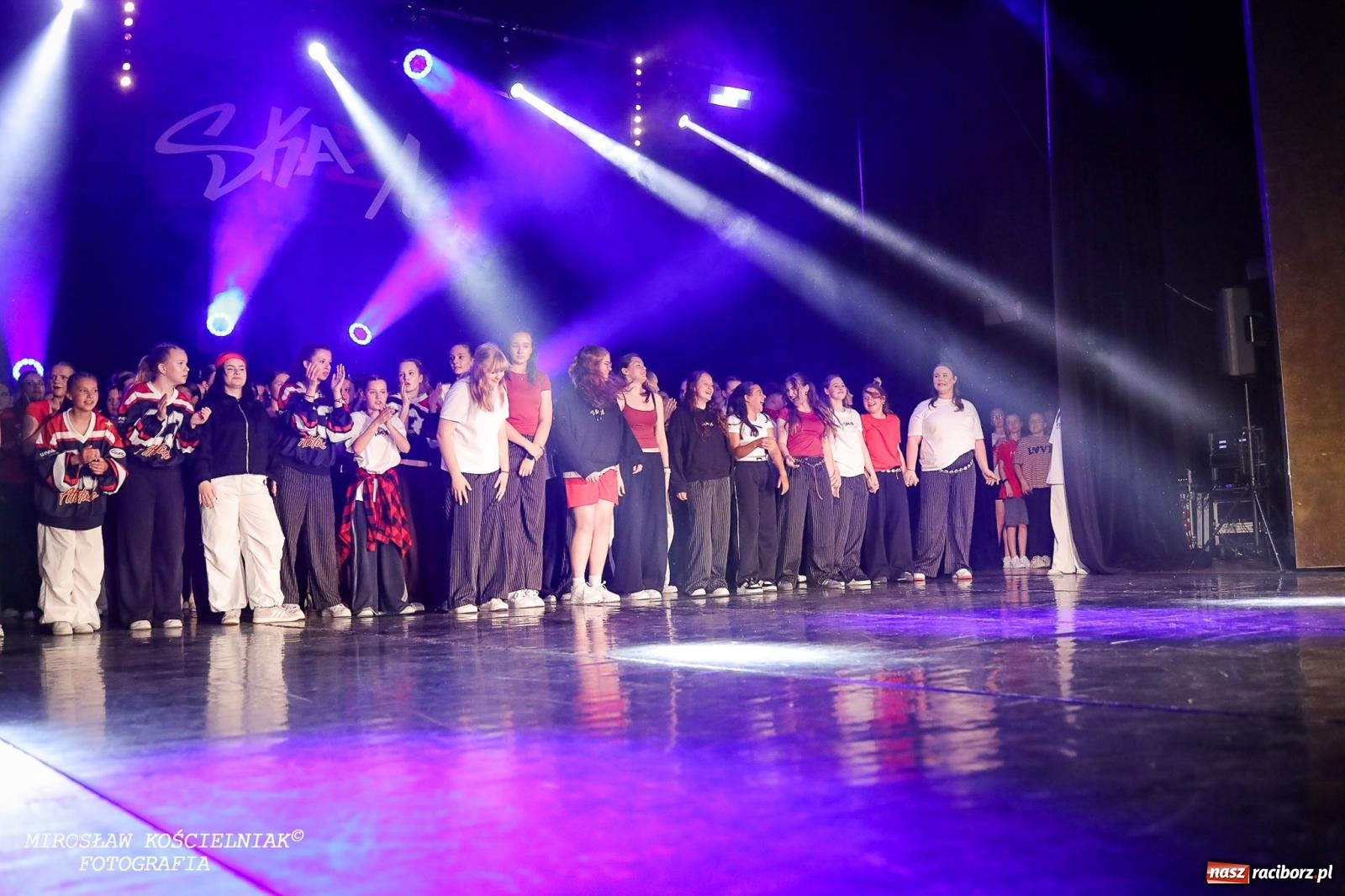 Zdjęcie w galerii na portalu naszraciborz.pl: Oscarowy blask na scenie RCK. Gala SKAZY oczarowała publiczność wiadomości z regionu