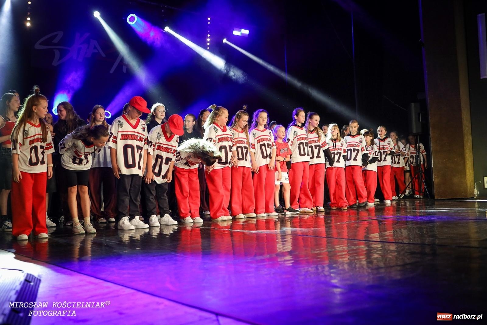 Zdjęcie w galerii na portalu naszraciborz.pl: Oscarowy blask na scenie RCK. Gala SKAZY oczarowała publiczność wiadomości z regionu