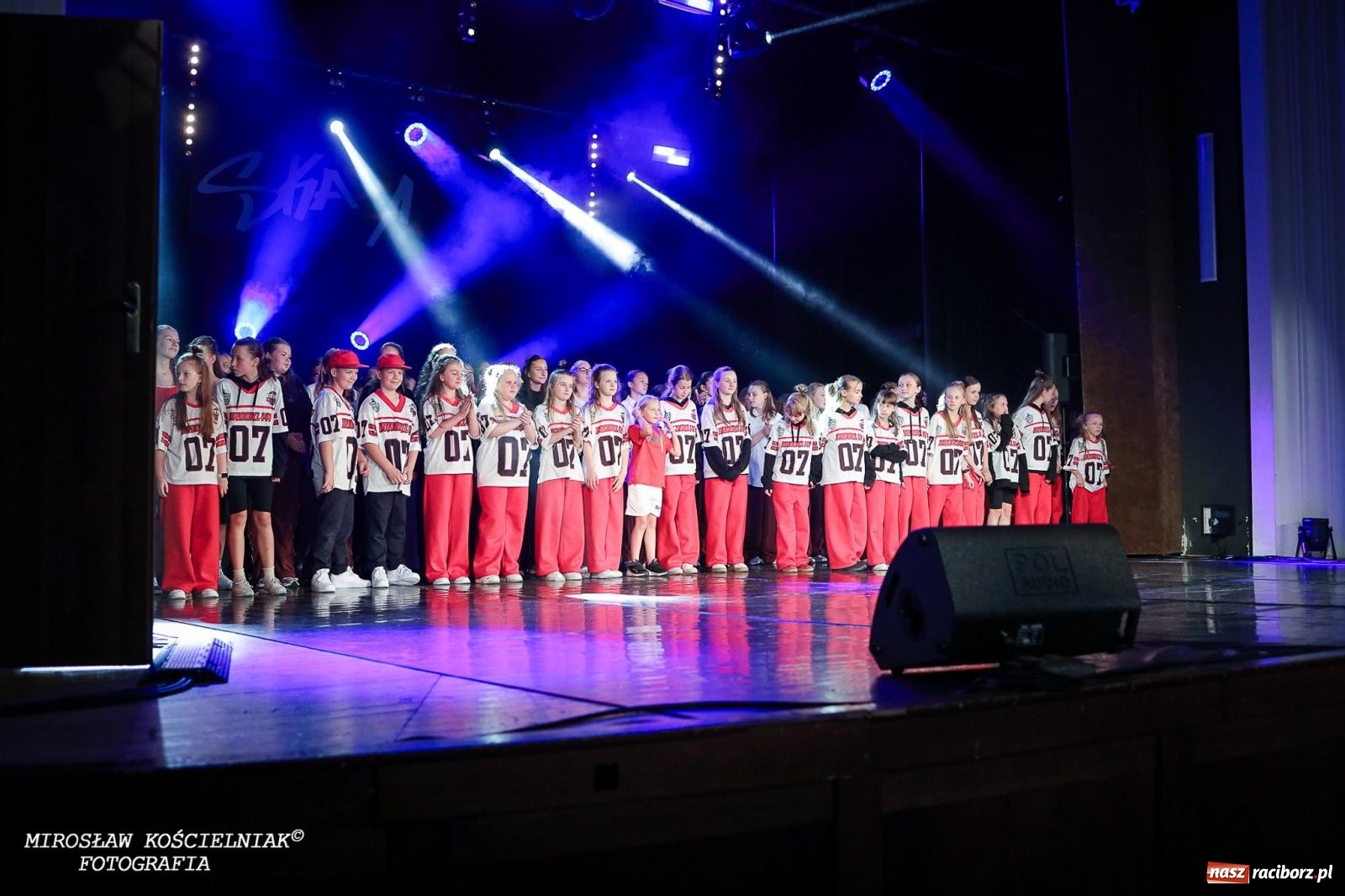 Zdjęcie w galerii na portalu naszraciborz.pl: Oscarowy blask na scenie RCK. Gala SKAZY oczarowała publiczność wiadomości z regionu