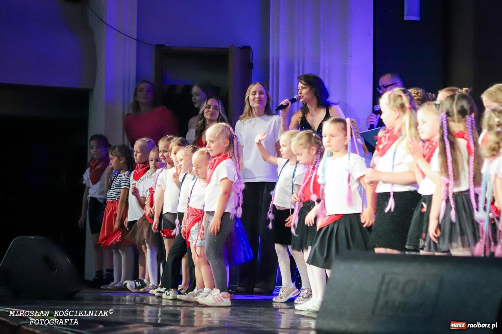 Zdjęcie w galerii na portalu naszraciborz.pl: Oscarowy blask na scenie RCK. Gala SKAZY oczarowała publiczność wiadomości z regionu