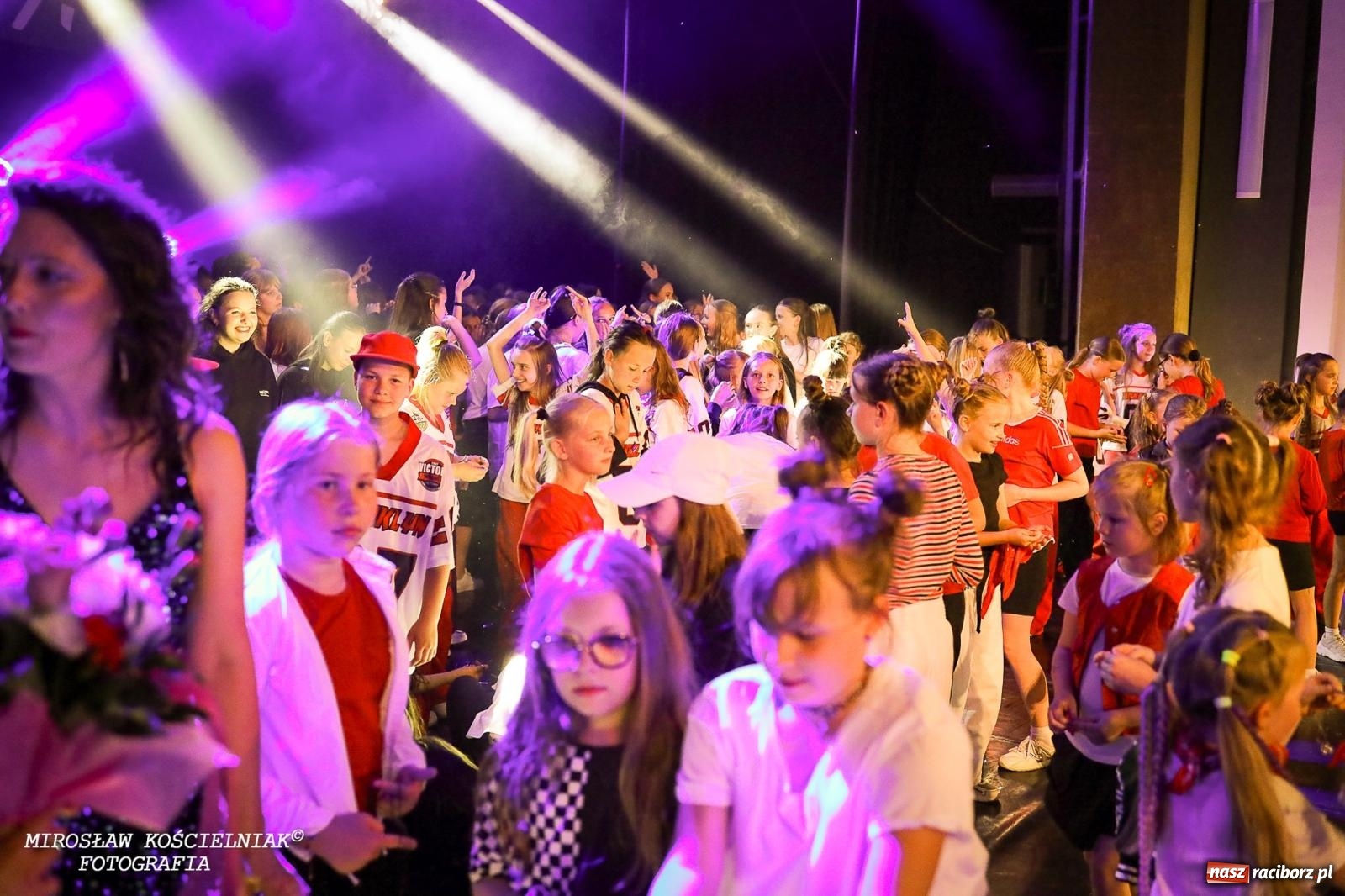 Zdjęcie w galerii na portalu naszraciborz.pl: Oscarowy blask na scenie RCK. Gala SKAZY oczarowała publiczność wiadomości z regionu