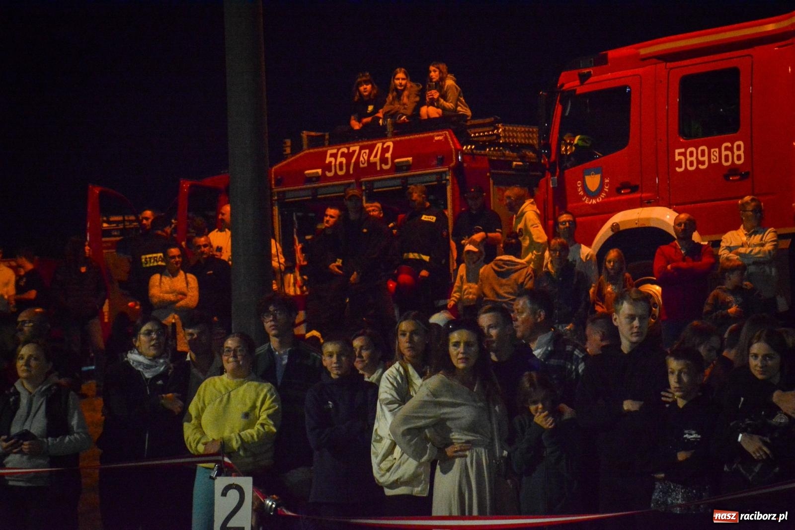 Zdjęcie w galerii na portalu naszraciborz.pl: Noc pełna rywalizacji. Rekord toru i wielkie emocje w Bolesławiu! [FOTO i WIDEO] wiadomości z regionu