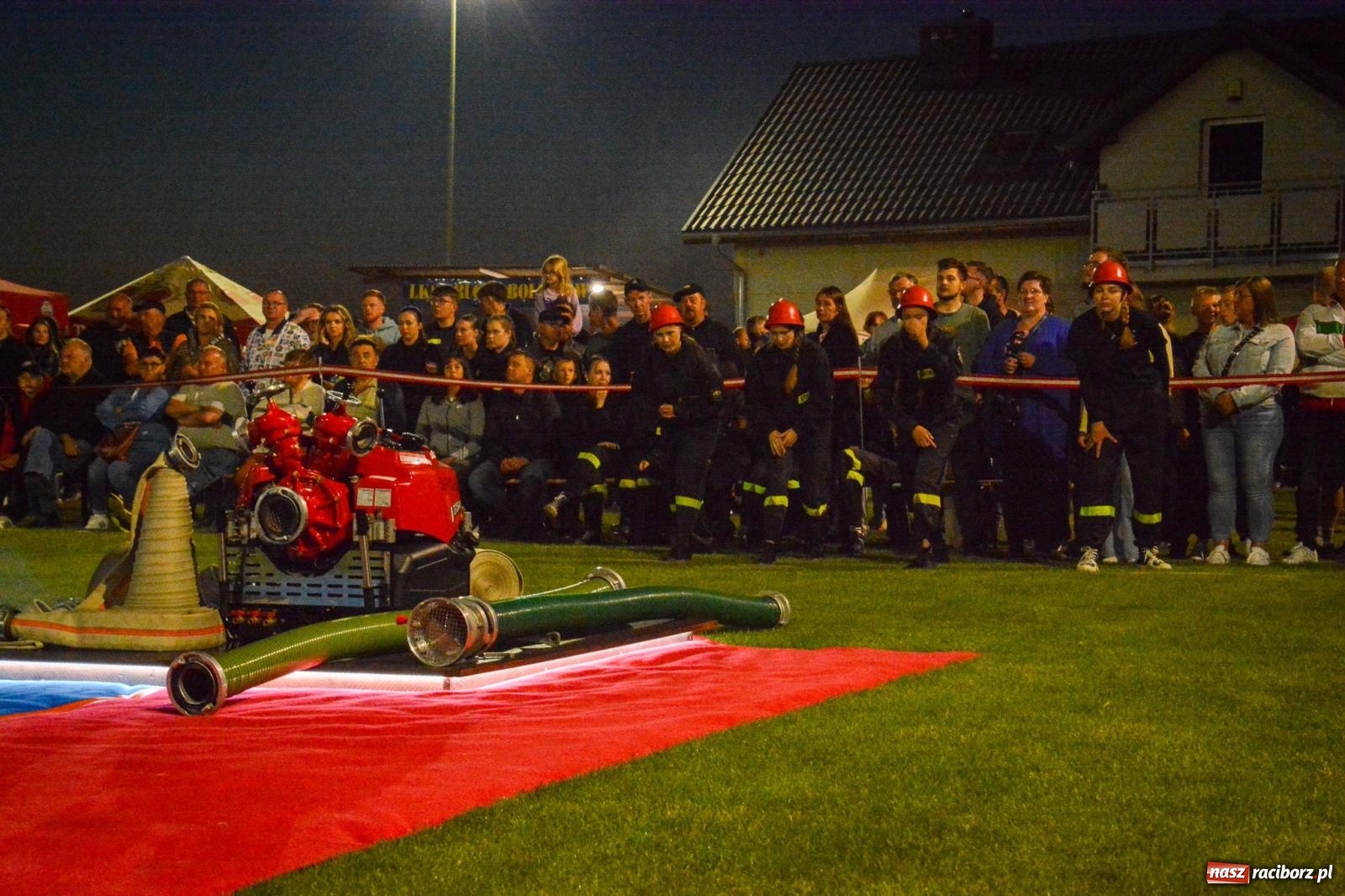 Zdjęcie w galerii na portalu naszraciborz.pl: Noc pełna rywalizacji. Rekord toru i wielkie emocje w Bolesławiu! [FOTO i WIDEO] wiadomości z regionu