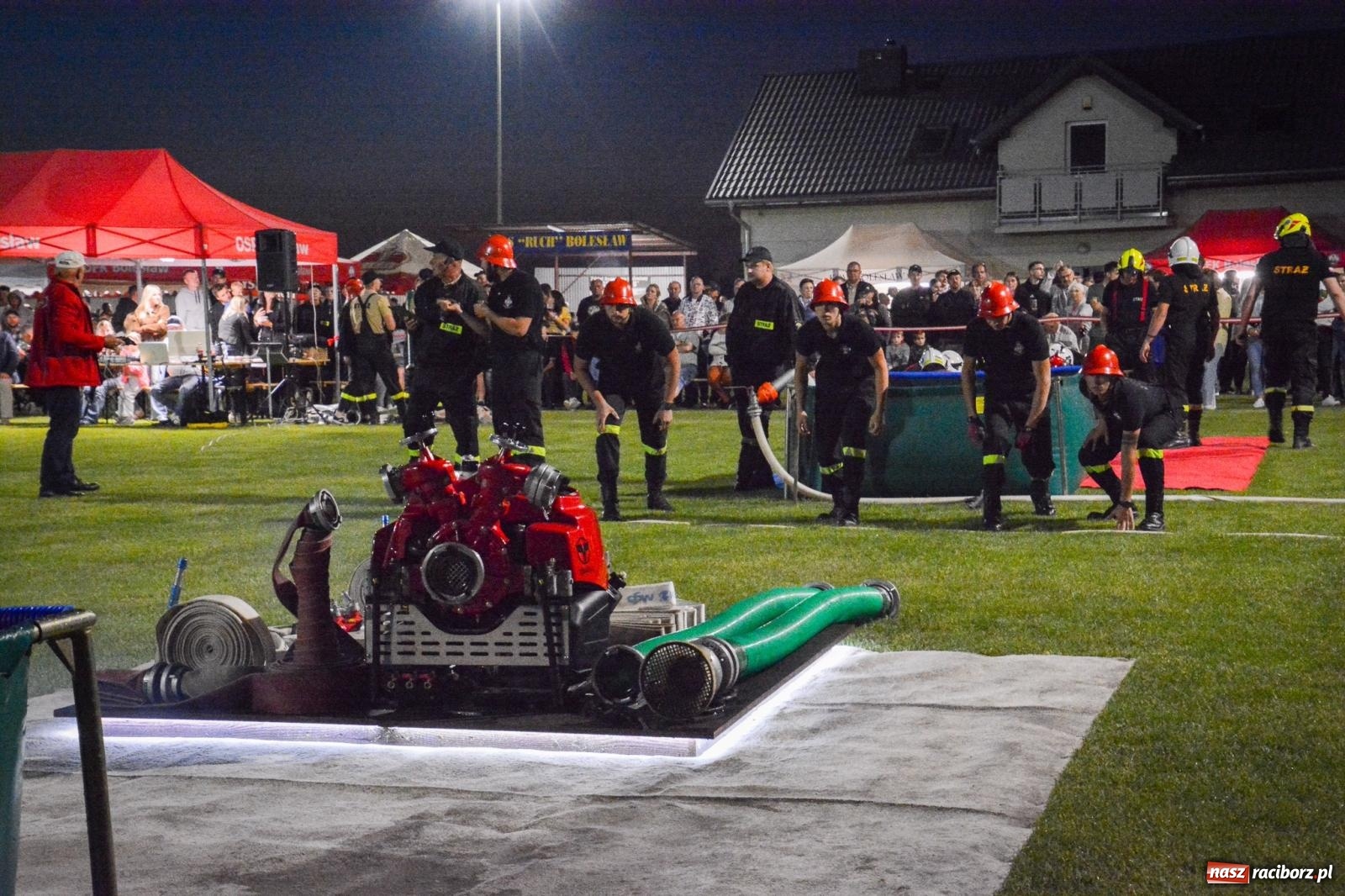 Zdjęcie w galerii na portalu naszraciborz.pl: Noc pełna rywalizacji. Rekord toru i wielkie emocje w Bolesławiu! [FOTO i WIDEO] wiadomości z regionu