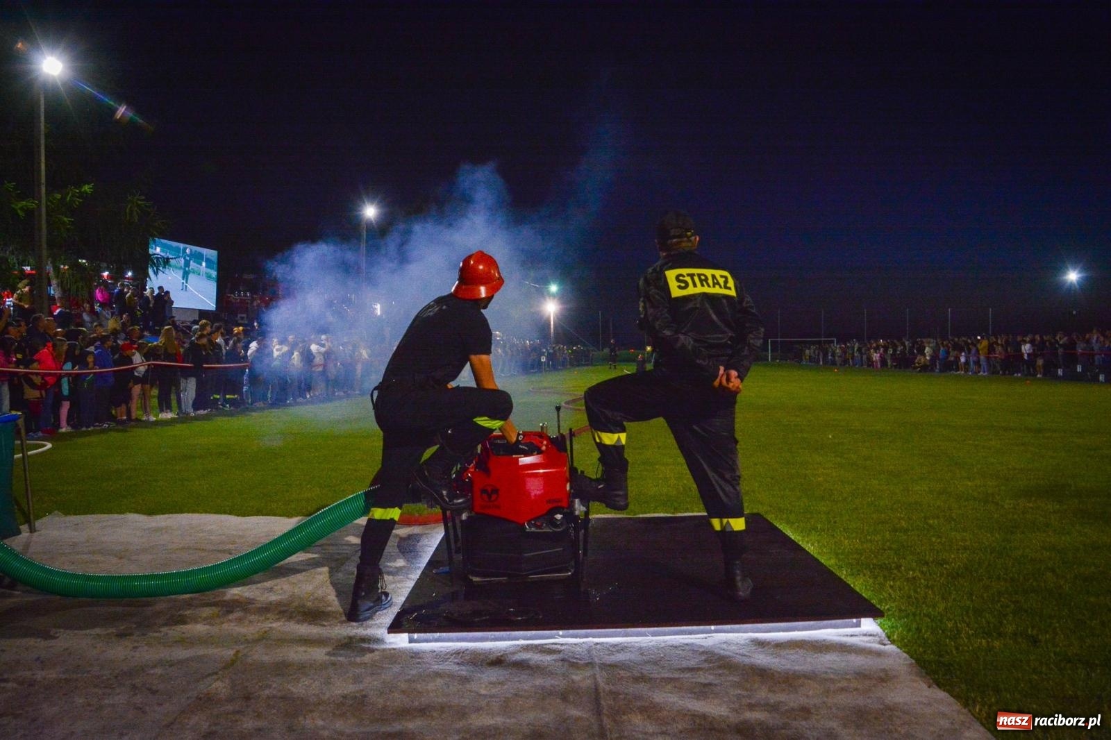 Zdjęcie w galerii na portalu naszraciborz.pl: Noc pełna rywalizacji. Rekord toru i wielkie emocje w Bolesławiu! [FOTO i WIDEO] wiadomości z regionu