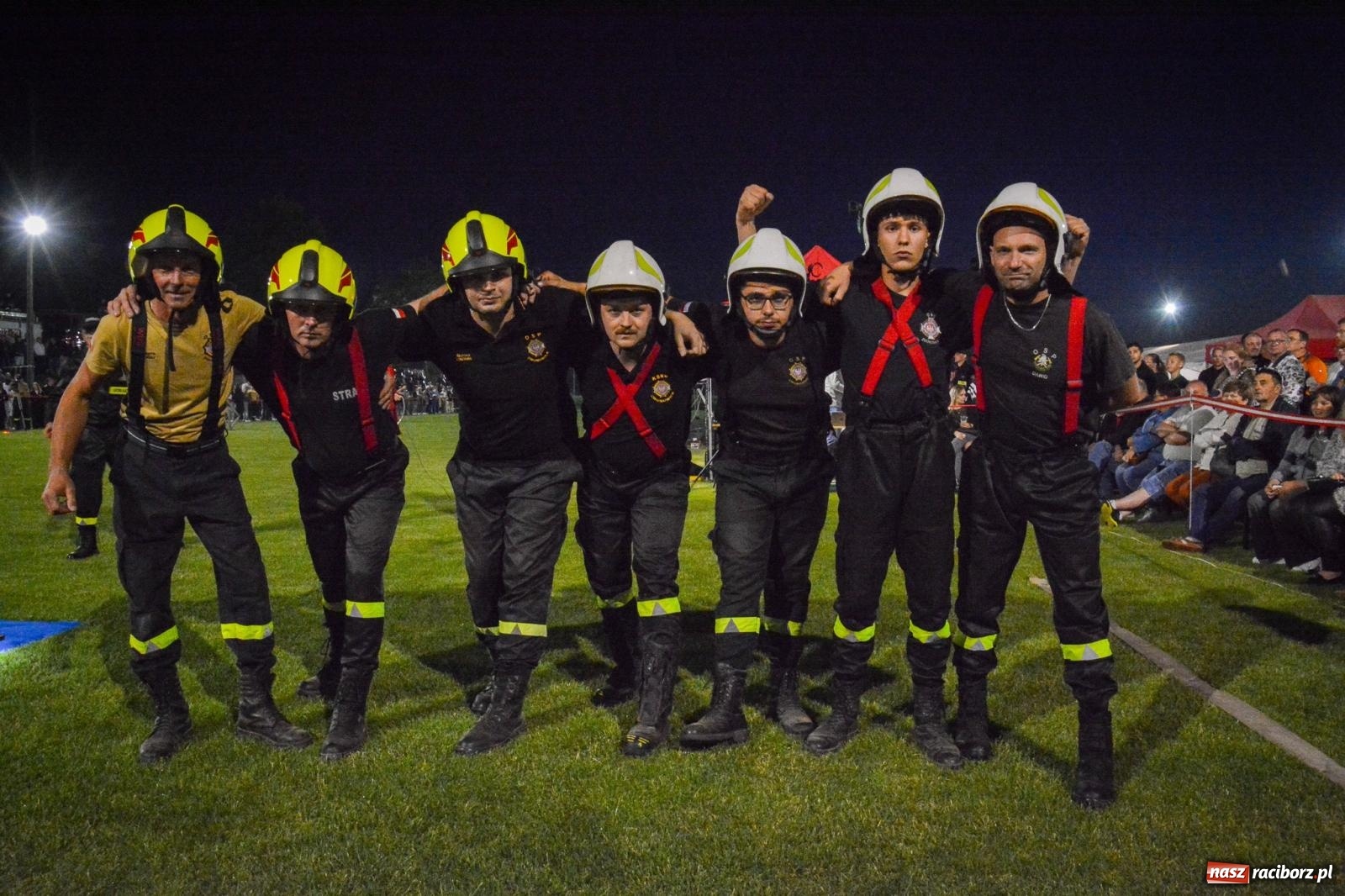 Zdjęcie w galerii na portalu naszraciborz.pl: Noc pełna rywalizacji. Rekord toru i wielkie emocje w Bolesławiu! [FOTO i WIDEO] wiadomości z regionu