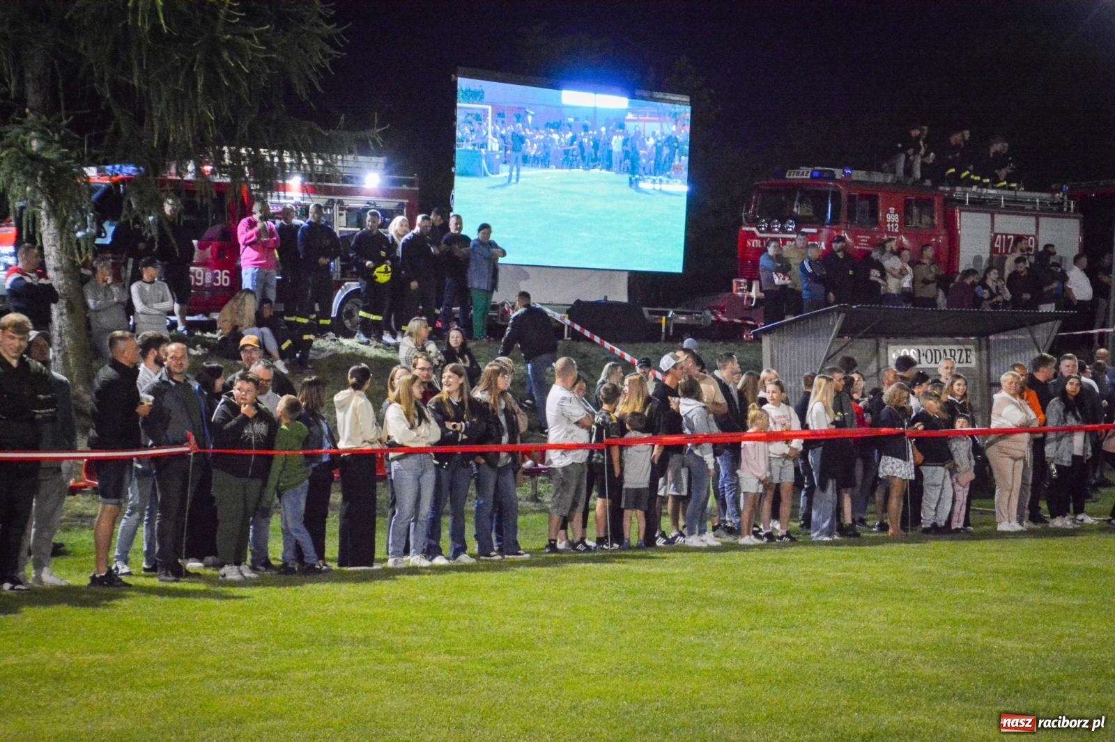 Zdjęcie w galerii na portalu naszraciborz.pl: Noc pełna rywalizacji. Rekord toru i wielkie emocje w Bolesławiu! [FOTO i WIDEO] wiadomości z regionu