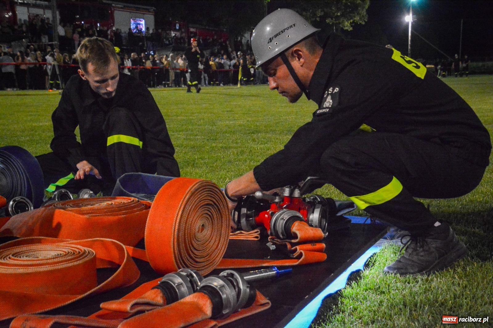 Zdjęcie w galerii na portalu naszraciborz.pl: Noc pełna rywalizacji. Rekord toru i wielkie emocje w Bolesławiu! [FOTO i WIDEO] wiadomości z regionu