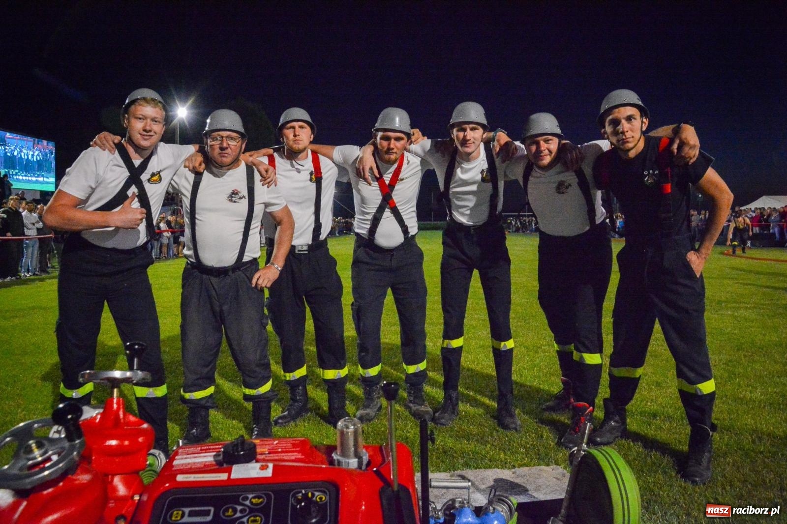 Zdjęcie w galerii na portalu naszraciborz.pl: Noc pełna rywalizacji. Rekord toru i wielkie emocje w Bolesławiu! [FOTO i WIDEO] wiadomości z regionu