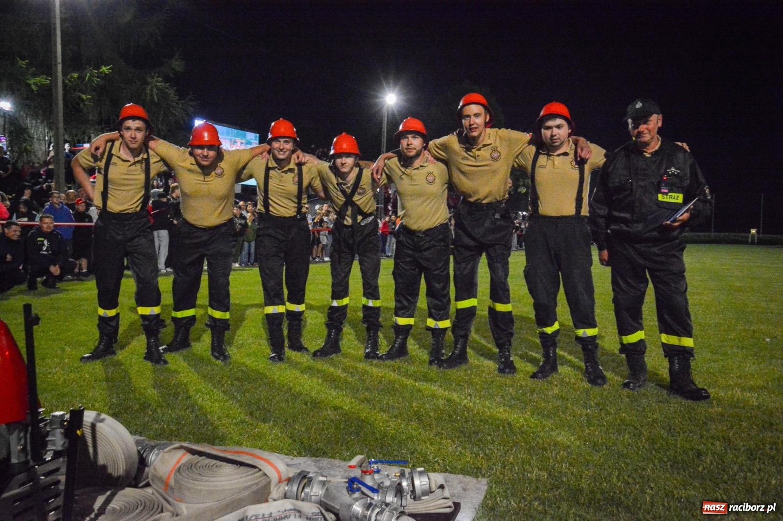 Zdjęcie w galerii na portalu naszraciborz.pl: Noc pełna rywalizacji. Rekord toru i wielkie emocje w Bolesławiu! [FOTO i WIDEO] wiadomości z regionu