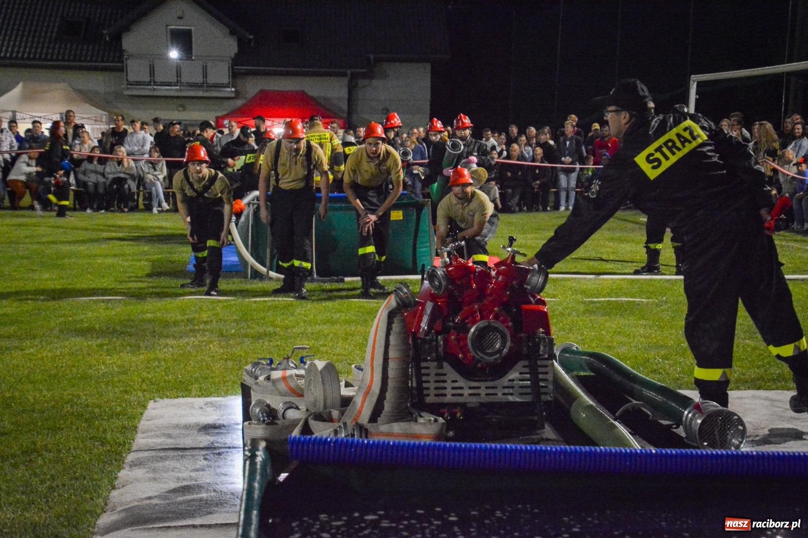 Zdjęcie w galerii na portalu naszraciborz.pl: Noc pełna rywalizacji. Rekord toru i wielkie emocje w Bolesławiu! [FOTO i WIDEO] wiadomości z regionu