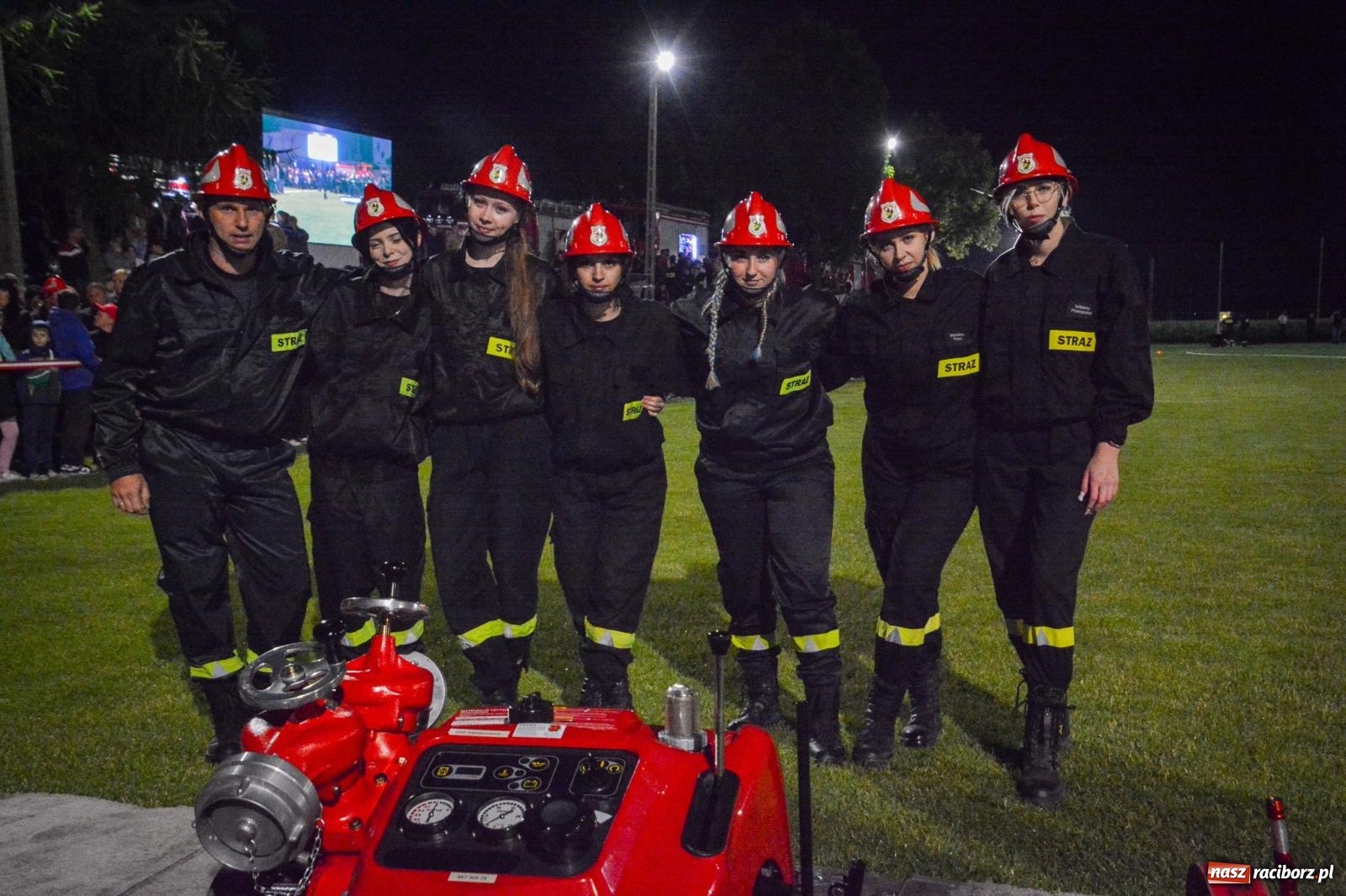 Zdjęcie w galerii na portalu naszraciborz.pl: Noc pełna rywalizacji. Rekord toru i wielkie emocje w Bolesławiu! [FOTO i WIDEO] wiadomości z regionu