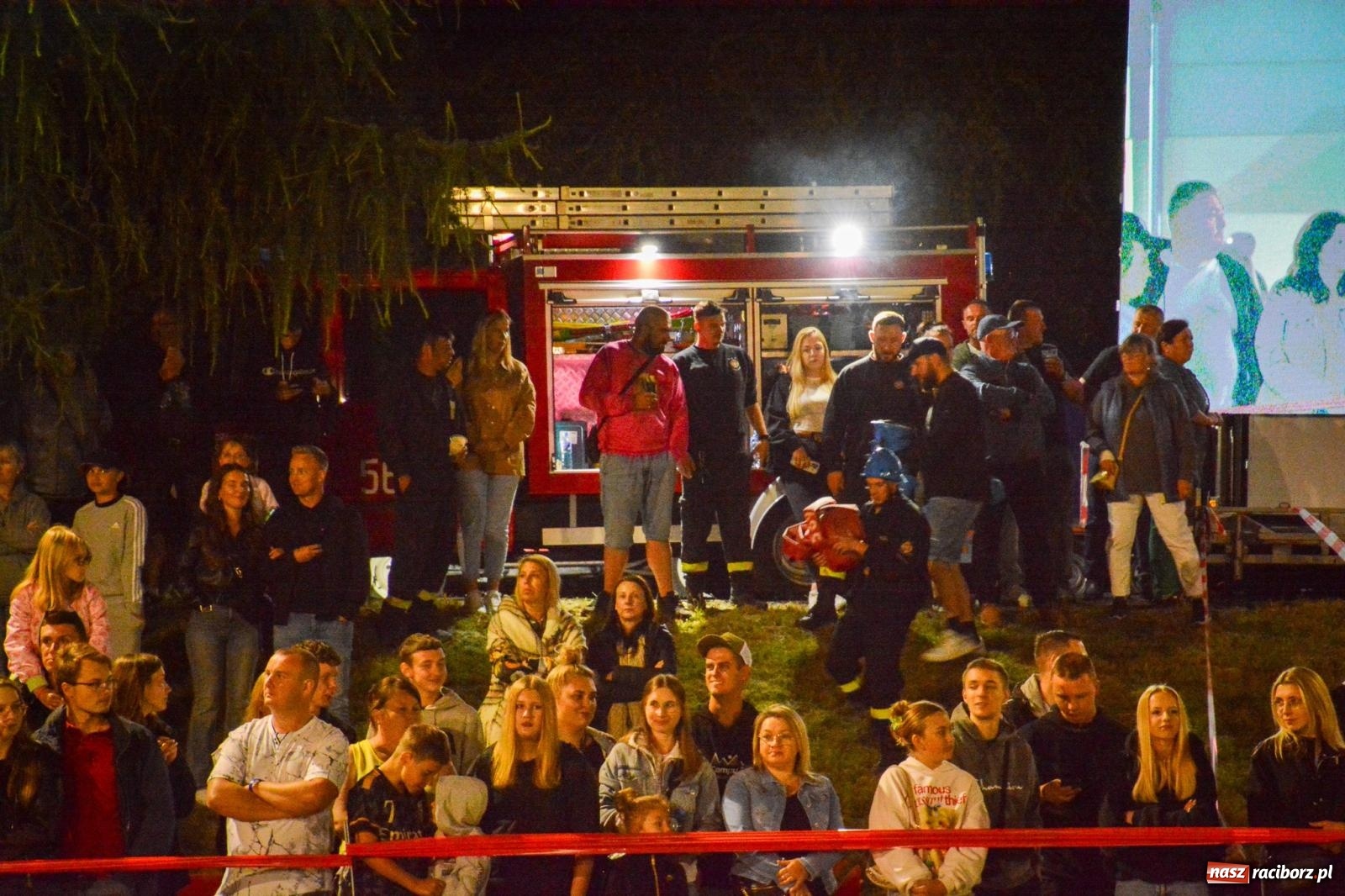 Zdjęcie w galerii na portalu naszraciborz.pl: Noc pełna rywalizacji. Rekord toru i wielkie emocje w Bolesławiu! [FOTO i WIDEO] wiadomości z regionu