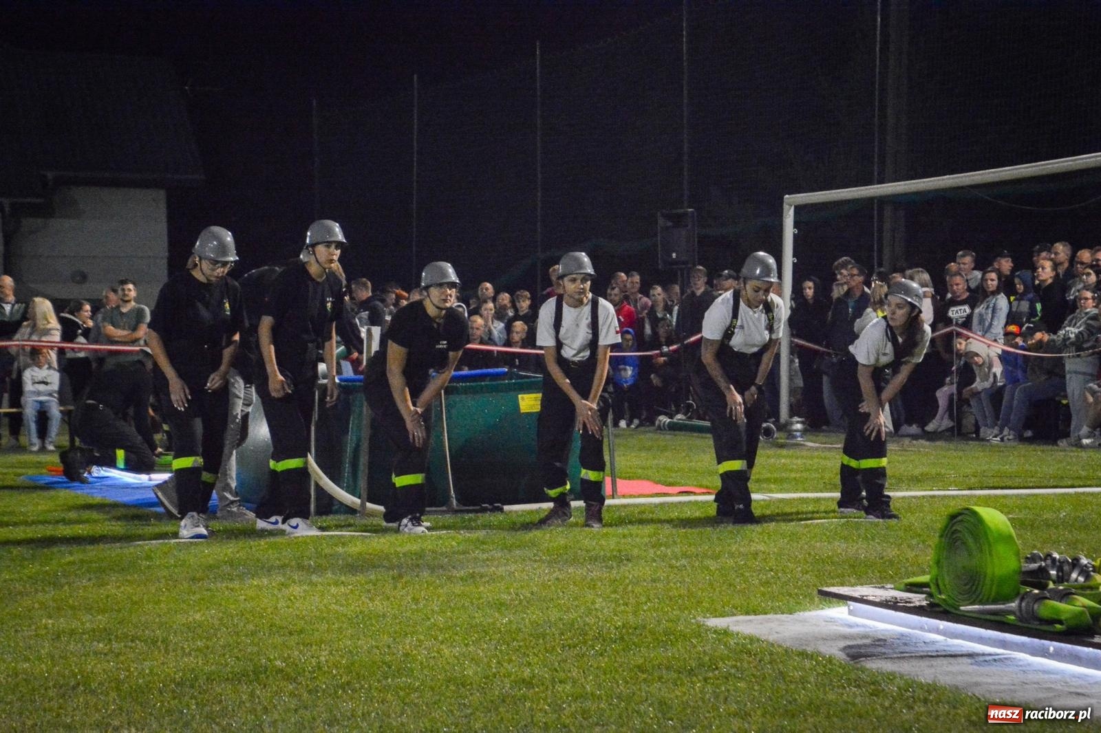 Zdjęcie w galerii na portalu naszraciborz.pl: Noc pełna rywalizacji. Rekord toru i wielkie emocje w Bolesławiu! [FOTO i WIDEO] wiadomości z regionu