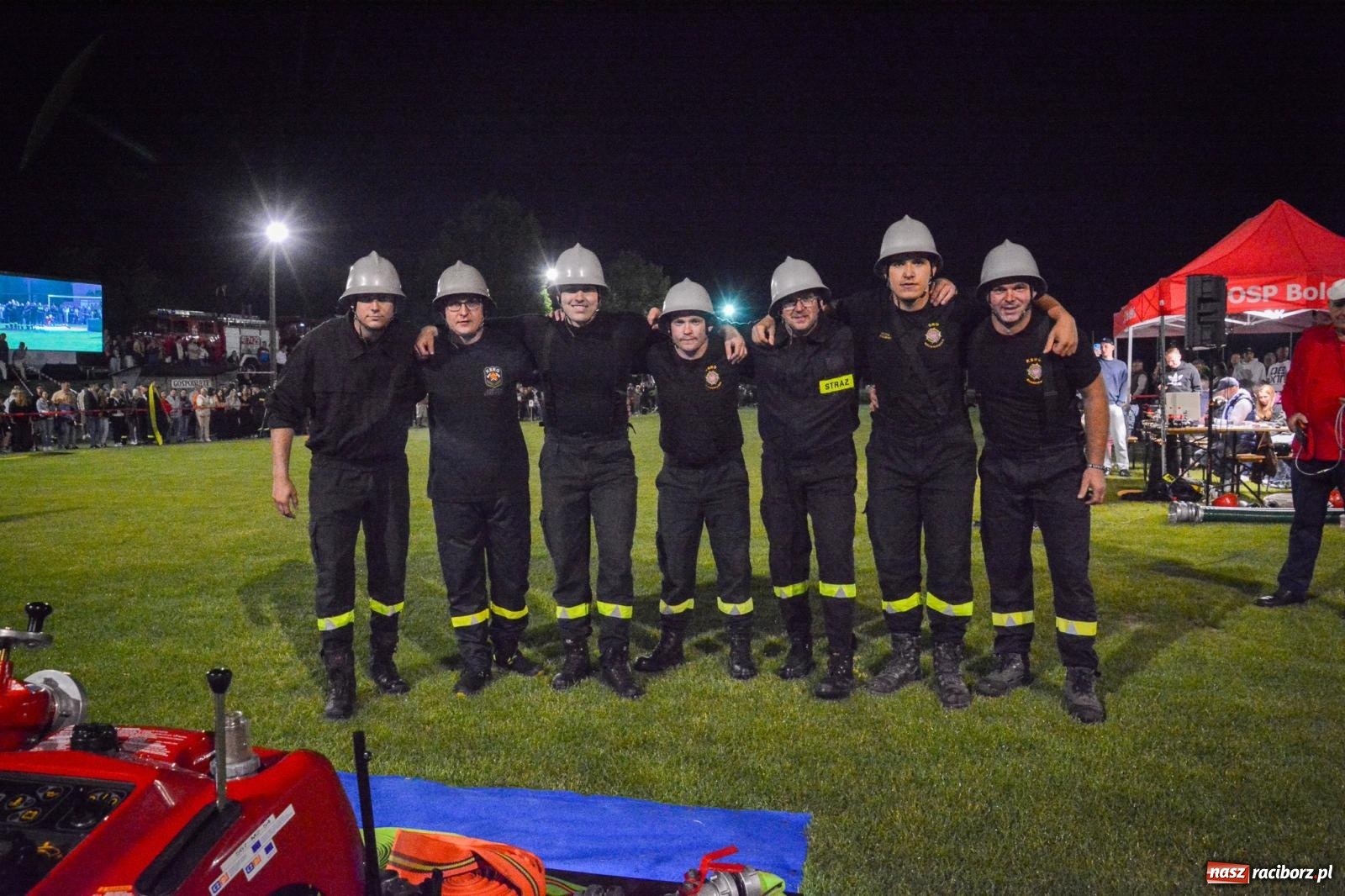 Zdjęcie w galerii na portalu naszraciborz.pl: Noc pełna rywalizacji. Rekord toru i wielkie emocje w Bolesławiu! [FOTO i WIDEO] wiadomości z regionu