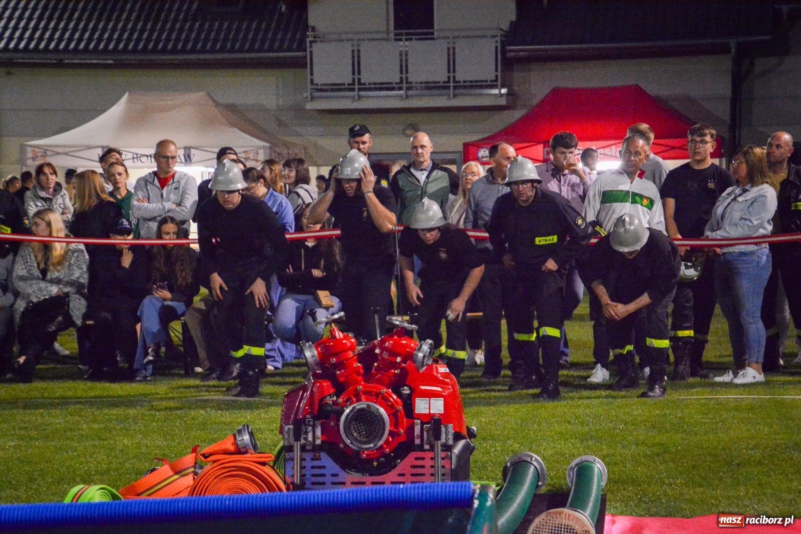 Zdjęcie w galerii na portalu naszraciborz.pl: Noc pełna rywalizacji. Rekord toru i wielkie emocje w Bolesławiu! [FOTO i WIDEO] wiadomości z regionu