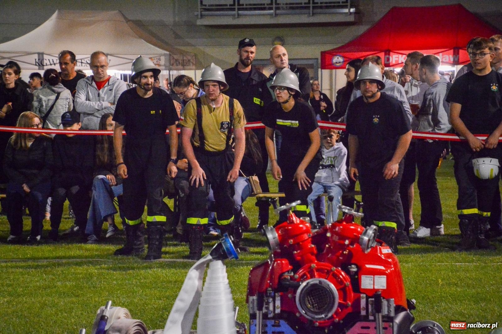 Zdjęcie w galerii na portalu naszraciborz.pl: Noc pełna rywalizacji. Rekord toru i wielkie emocje w Bolesławiu! [FOTO i WIDEO] wiadomości z regionu