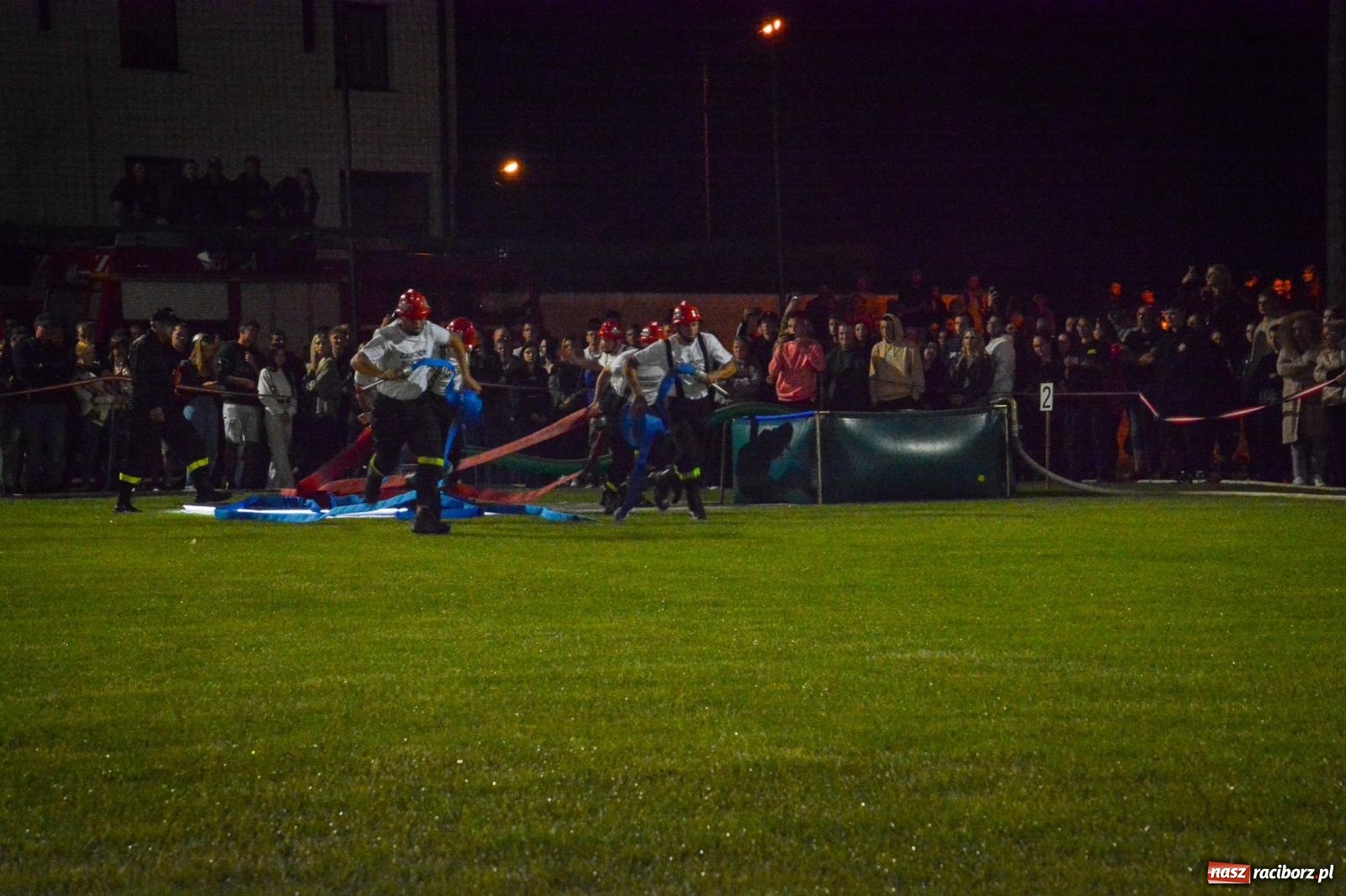 Zdjęcie w galerii na portalu naszraciborz.pl: Noc pełna rywalizacji. Rekord toru i wielkie emocje w Bolesławiu! [FOTO i WIDEO] wiadomości z regionu