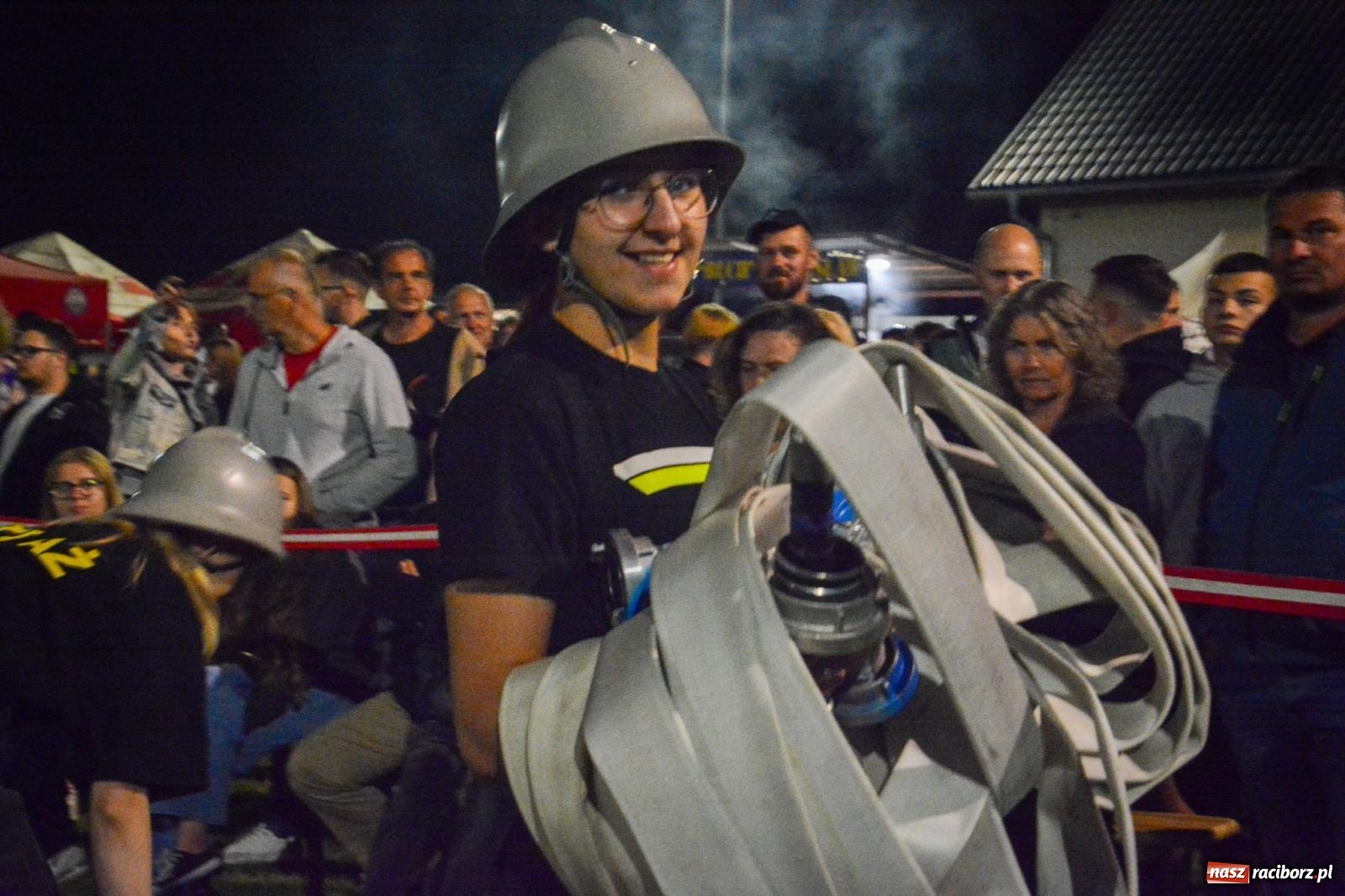 Zdjęcie w galerii na portalu naszraciborz.pl: Noc pełna rywalizacji. Rekord toru i wielkie emocje w Bolesławiu! [FOTO i WIDEO] wiadomości z regionu