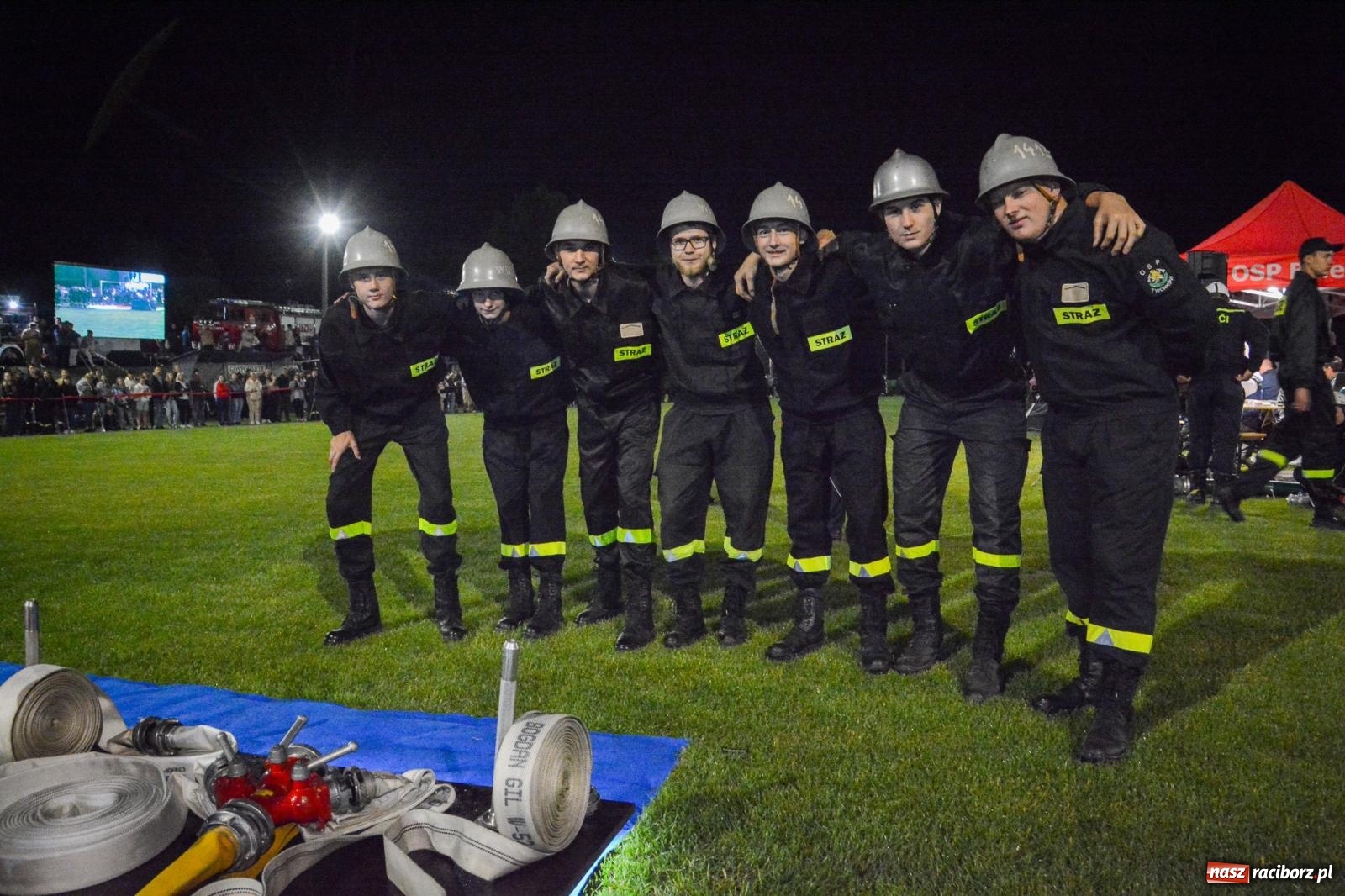 Zdjęcie w galerii na portalu naszraciborz.pl: Noc pełna rywalizacji. Rekord toru i wielkie emocje w Bolesławiu! [FOTO i WIDEO] wiadomości z regionu