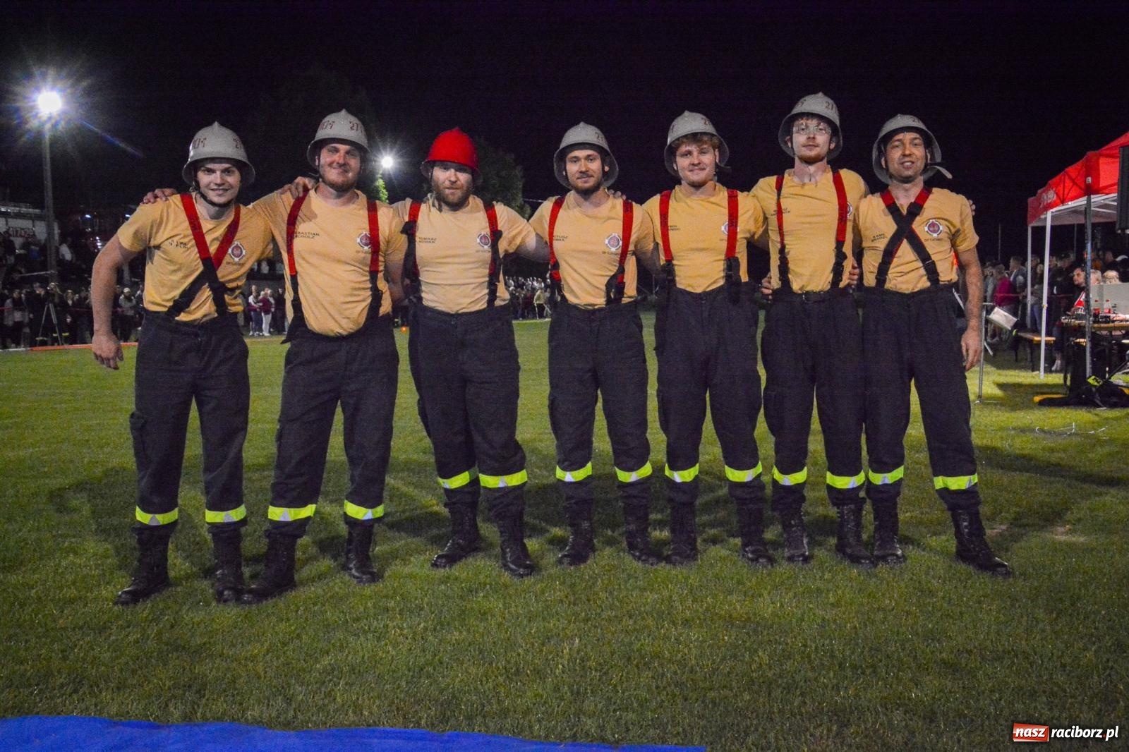 Zdjęcie w galerii na portalu naszraciborz.pl: Noc pełna rywalizacji. Rekord toru i wielkie emocje w Bolesławiu! [FOTO i WIDEO] wiadomości z regionu