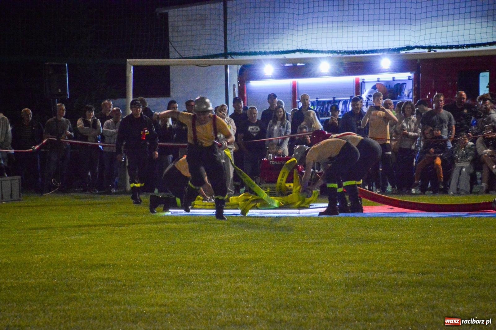 Zdjęcie w galerii na portalu naszraciborz.pl: Noc pełna rywalizacji. Rekord toru i wielkie emocje w Bolesławiu! [FOTO i WIDEO] wiadomości z regionu