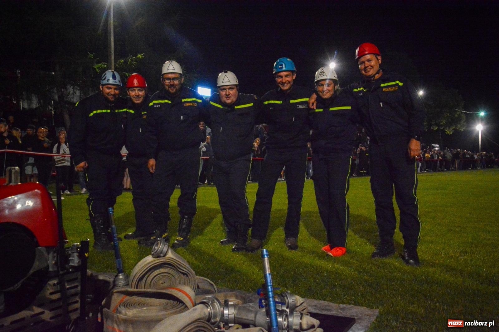 Zdjęcie w galerii na portalu naszraciborz.pl: Noc pełna rywalizacji. Rekord toru i wielkie emocje w Bolesławiu! [FOTO i WIDEO] wiadomości z regionu