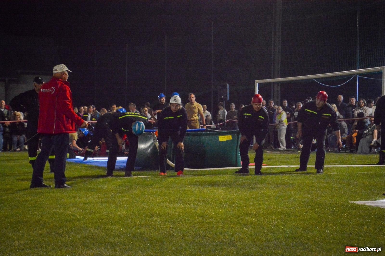 Zdjęcie w galerii na portalu naszraciborz.pl: Noc pełna rywalizacji. Rekord toru i wielkie emocje w Bolesławiu! [FOTO i WIDEO] wiadomości z regionu