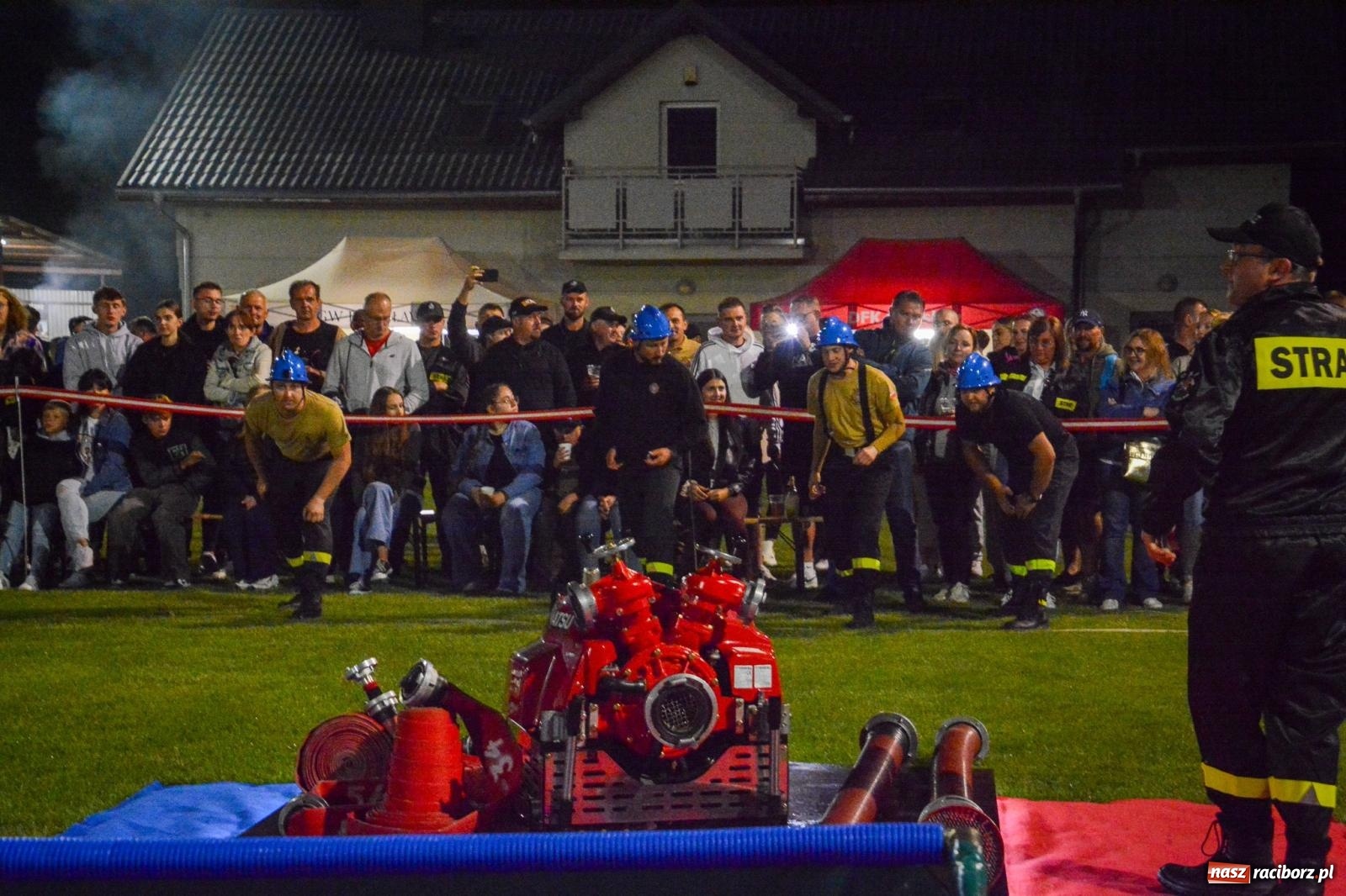 Zdjęcie w galerii na portalu naszraciborz.pl: Noc pełna rywalizacji. Rekord toru i wielkie emocje w Bolesławiu! [FOTO i WIDEO] wiadomości z regionu
