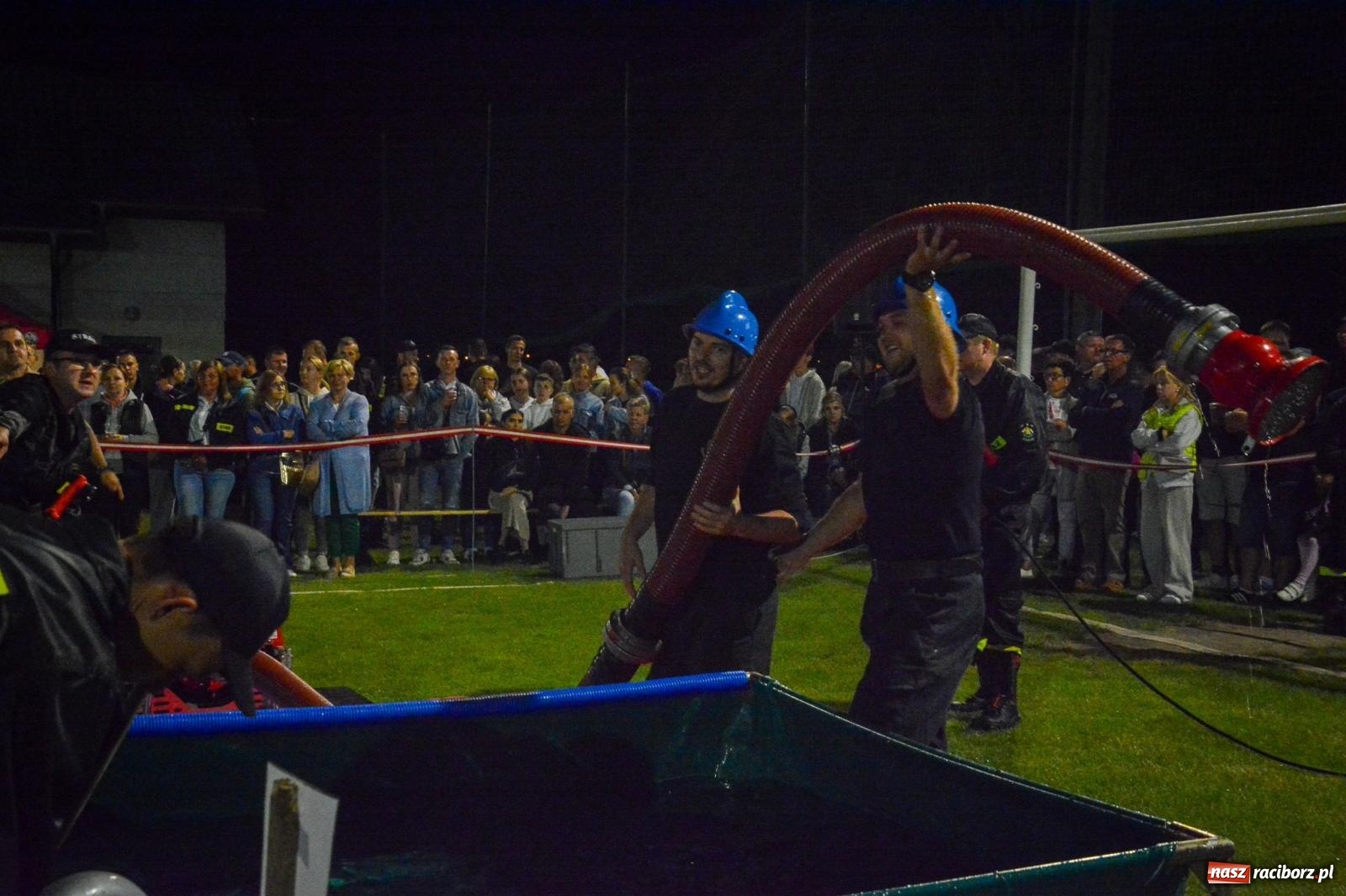 Zdjęcie w galerii na portalu naszraciborz.pl: Noc pełna rywalizacji. Rekord toru i wielkie emocje w Bolesławiu! [FOTO i WIDEO] wiadomości z regionu